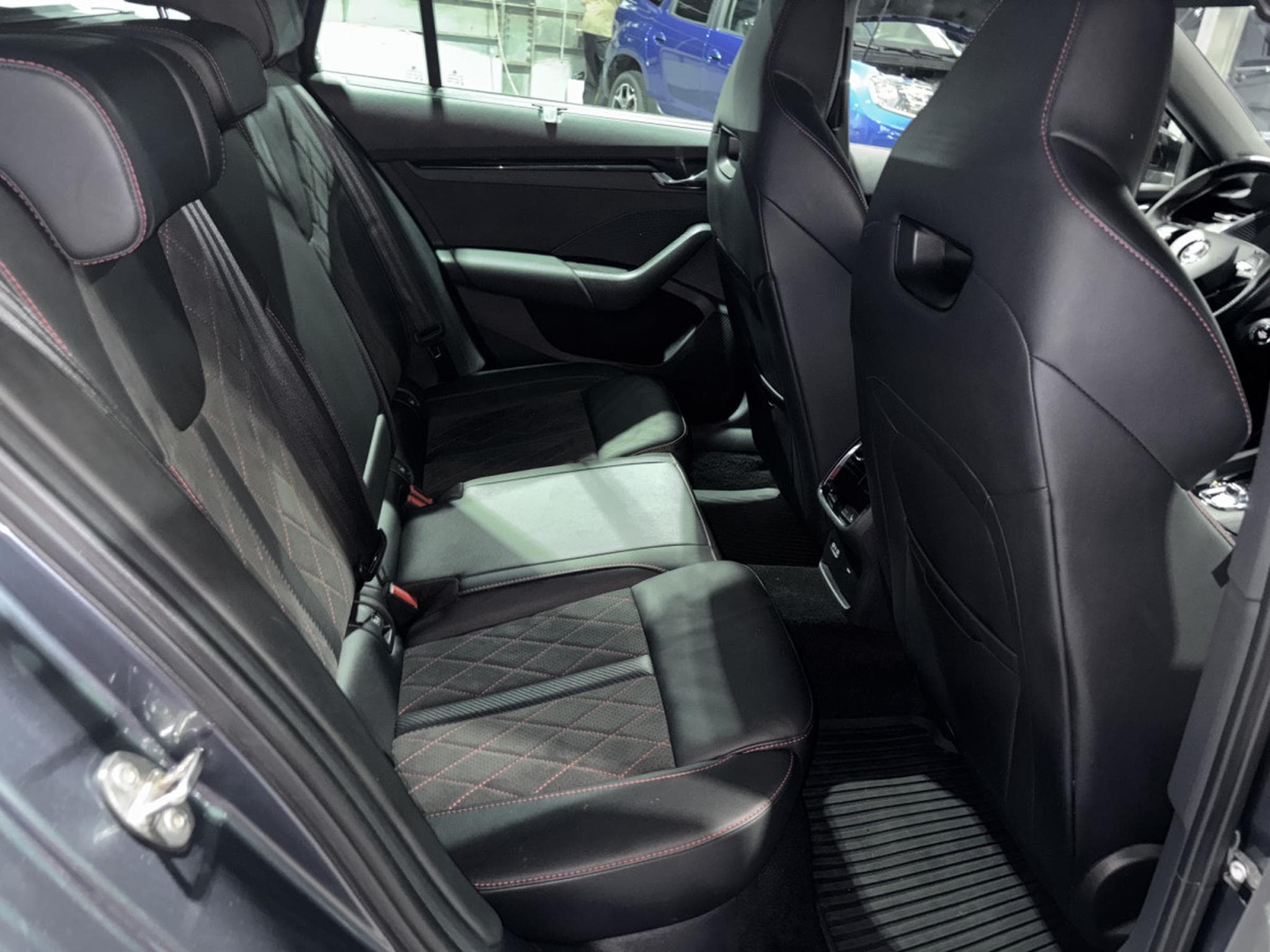 Skoda Octavia VRS 2.0 TSI 245 AT (2021) - Photo 13