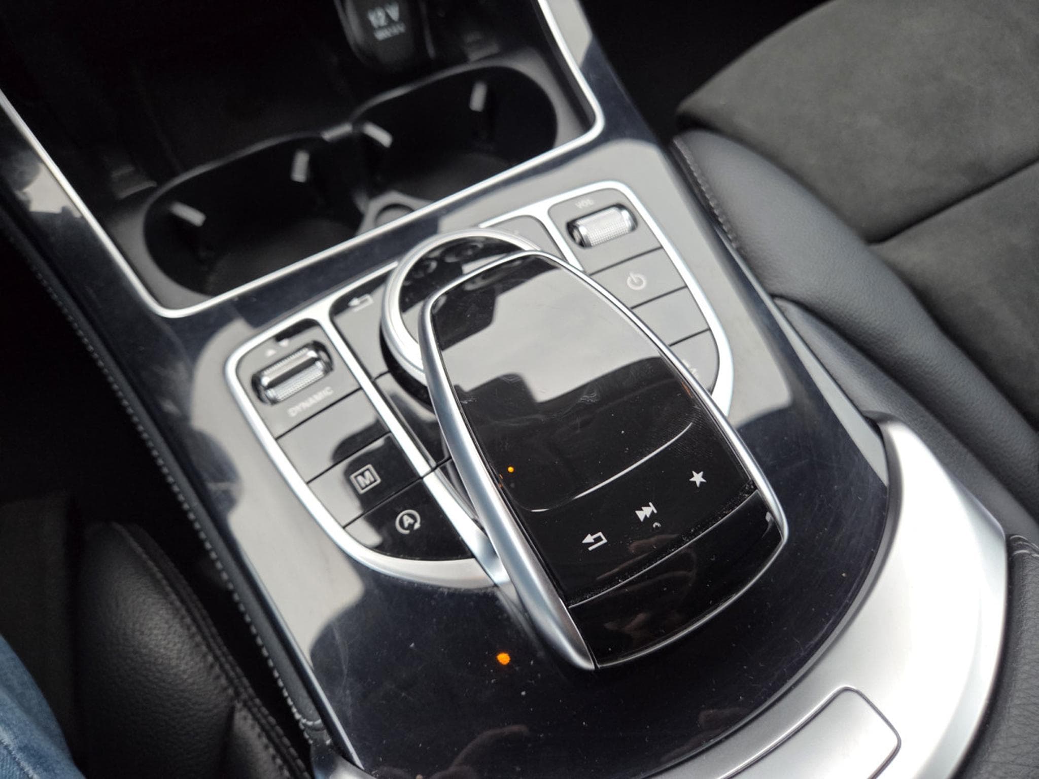Mercedes GLC 220 AMG-LINE 4MATIC 9G-DCT (2017) - Photo 17