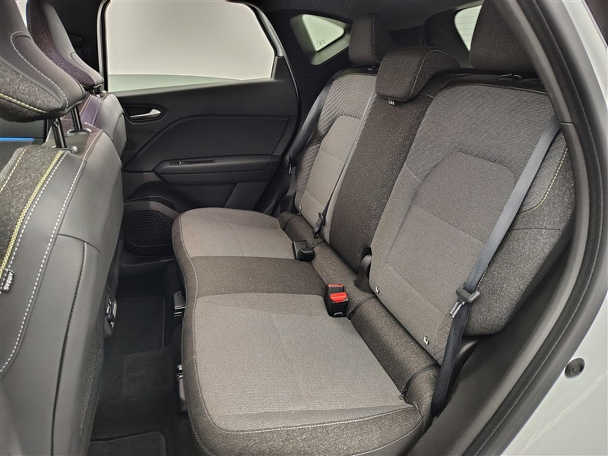 Renault Captur 1.0 TCe Techno CLIM/NAVI/CAMERA (2024) - Photo 13