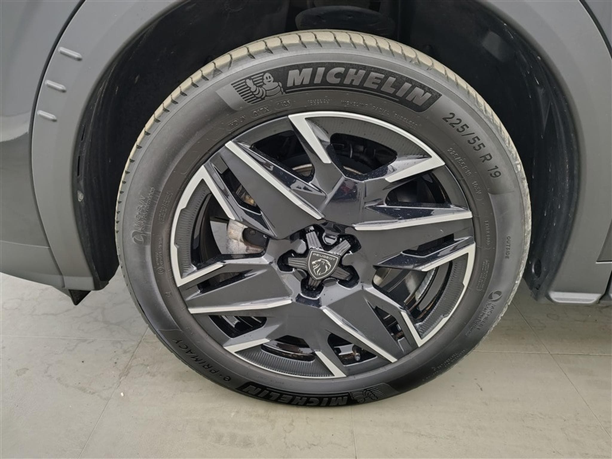 Peugeot 3008 1.2 HYBRID 136cv e-DSC6 GT Toit Pano/Navi/Carplay/JA 19/... (2025) - Photo 6