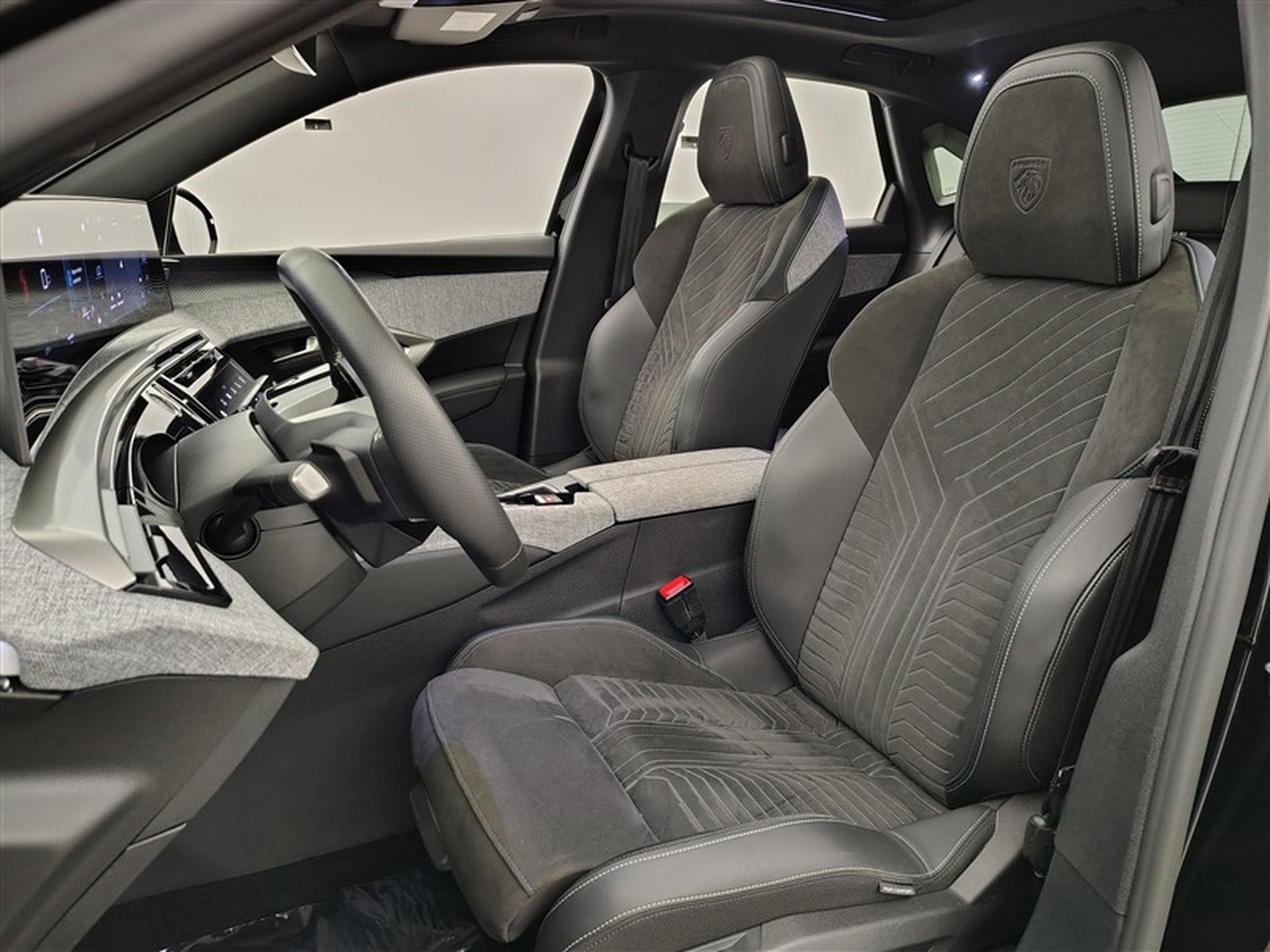 Peugeot 3008 1.2 HYBRID 136cv e-DSC6 GT Toit Pano/Navi/Carplay/JA 19/... (2025) - Photo 7