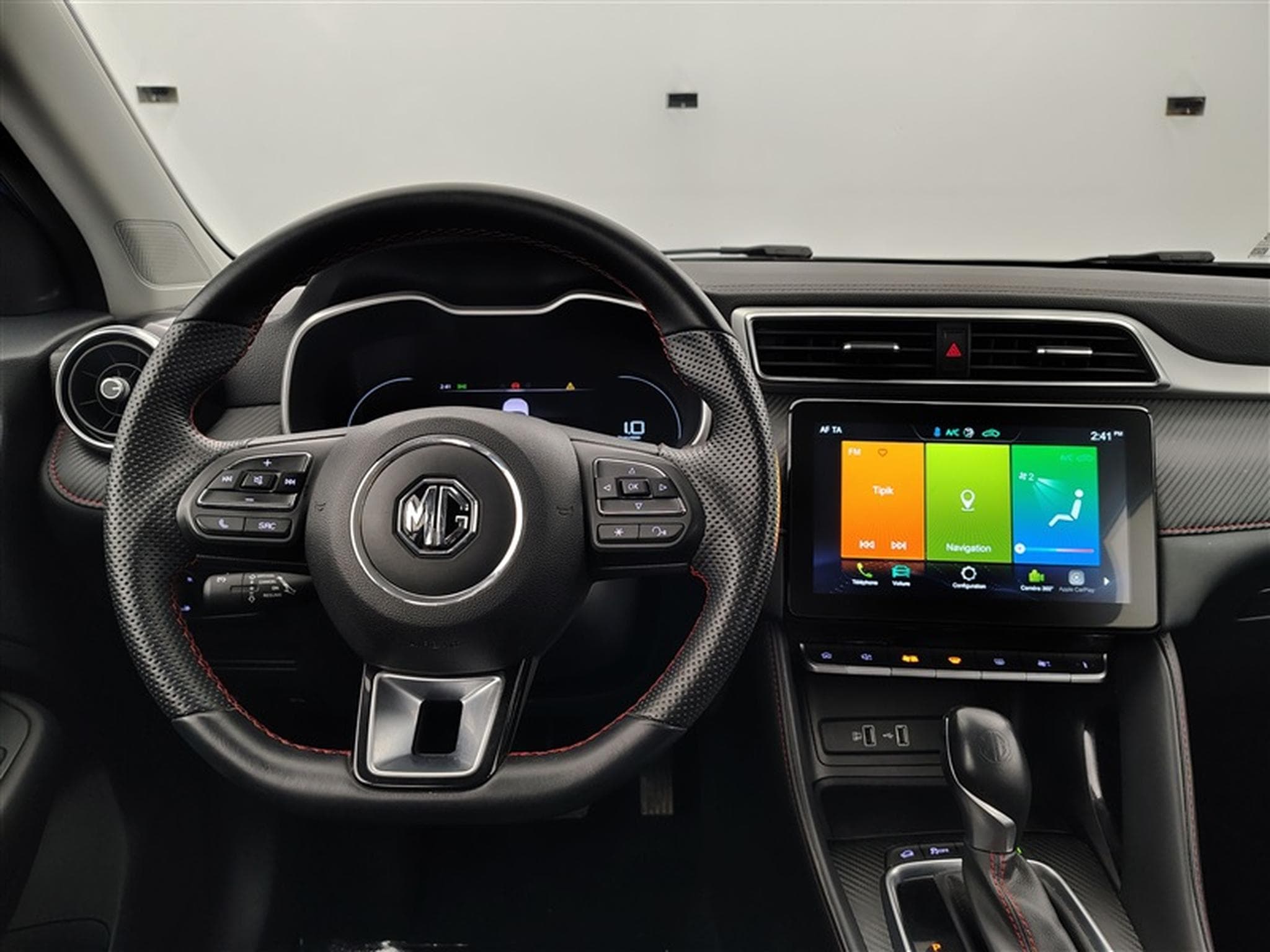MG ZS 1.0 T-GDi Luxury AT (2024) - Photo 9