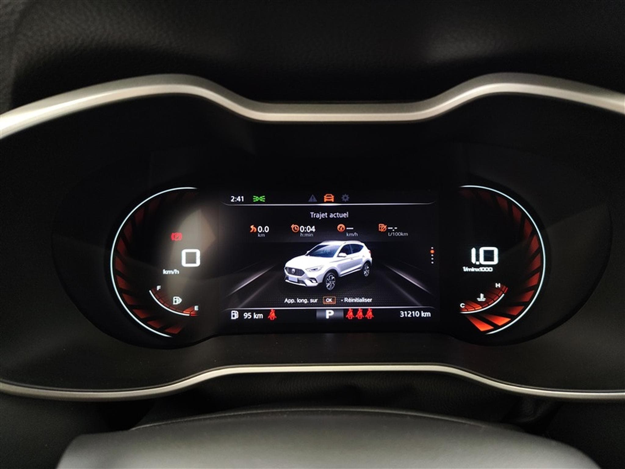 MG ZS 1.0 T-GDi Luxury AT (2024) - Photo 10