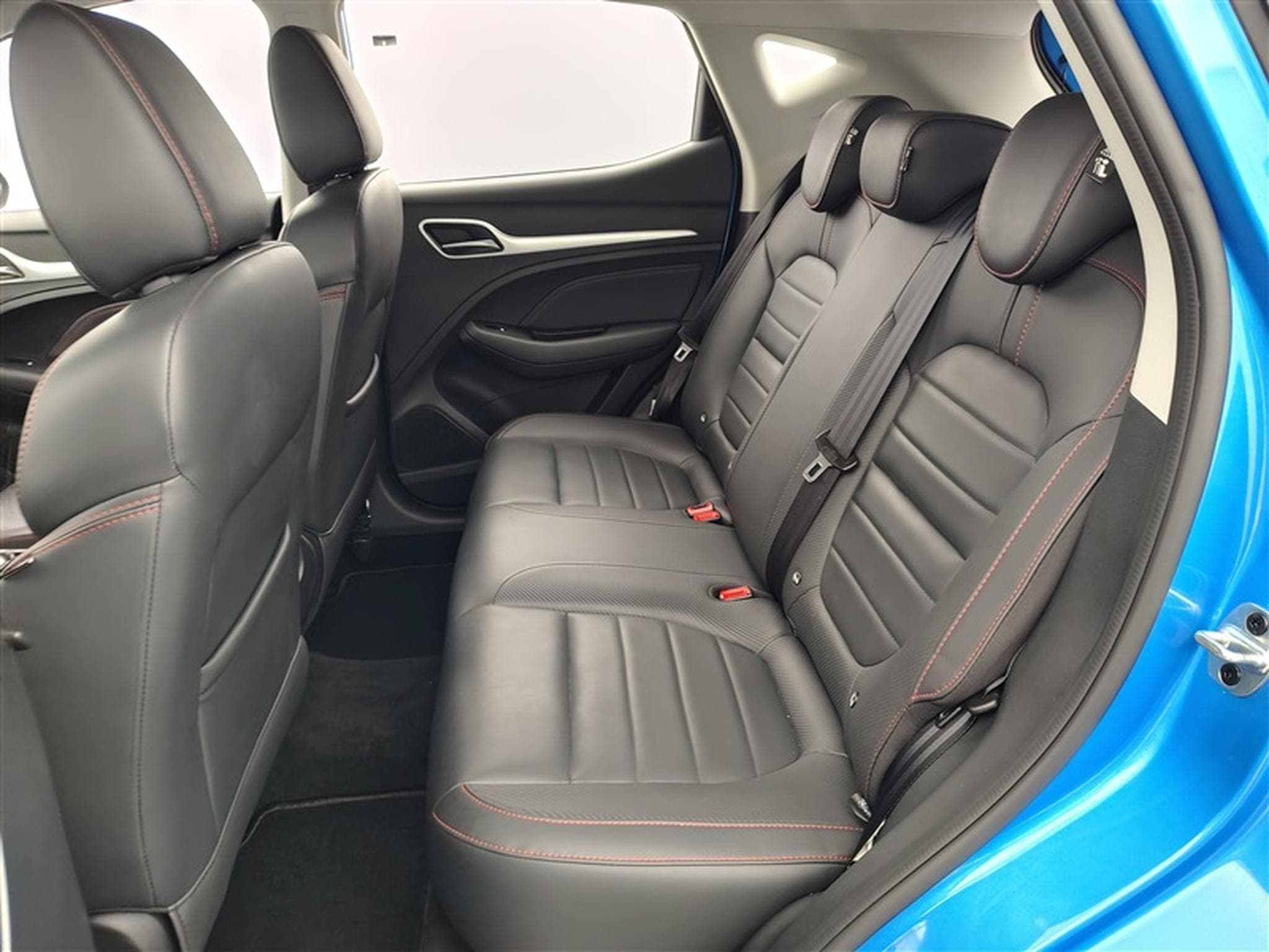 MG ZS 1.0 T-GDi Luxury AT (2024) - Photo 13