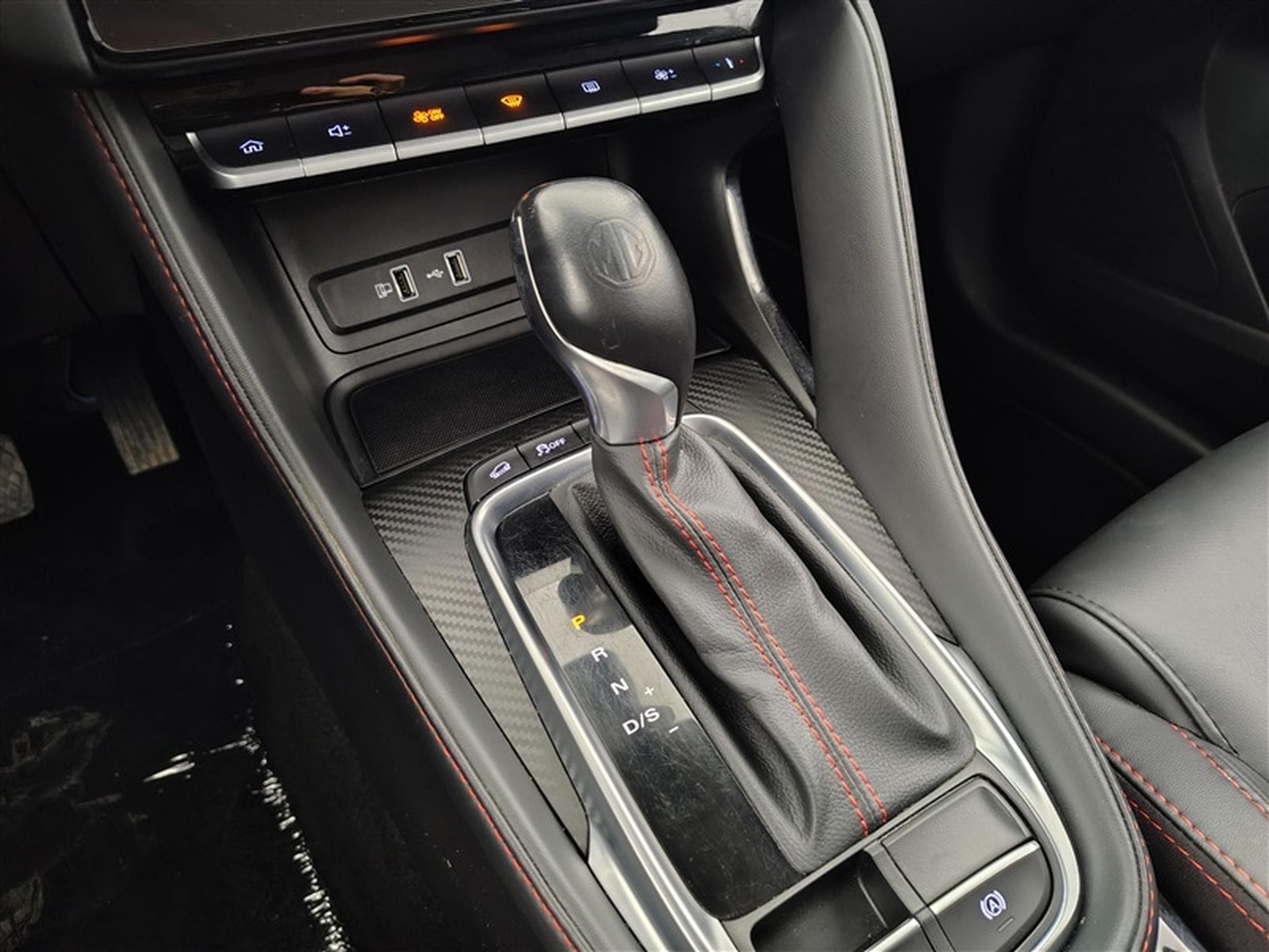 MG ZS 1.0 T-GDi Luxury AT (2024) - Photo 12