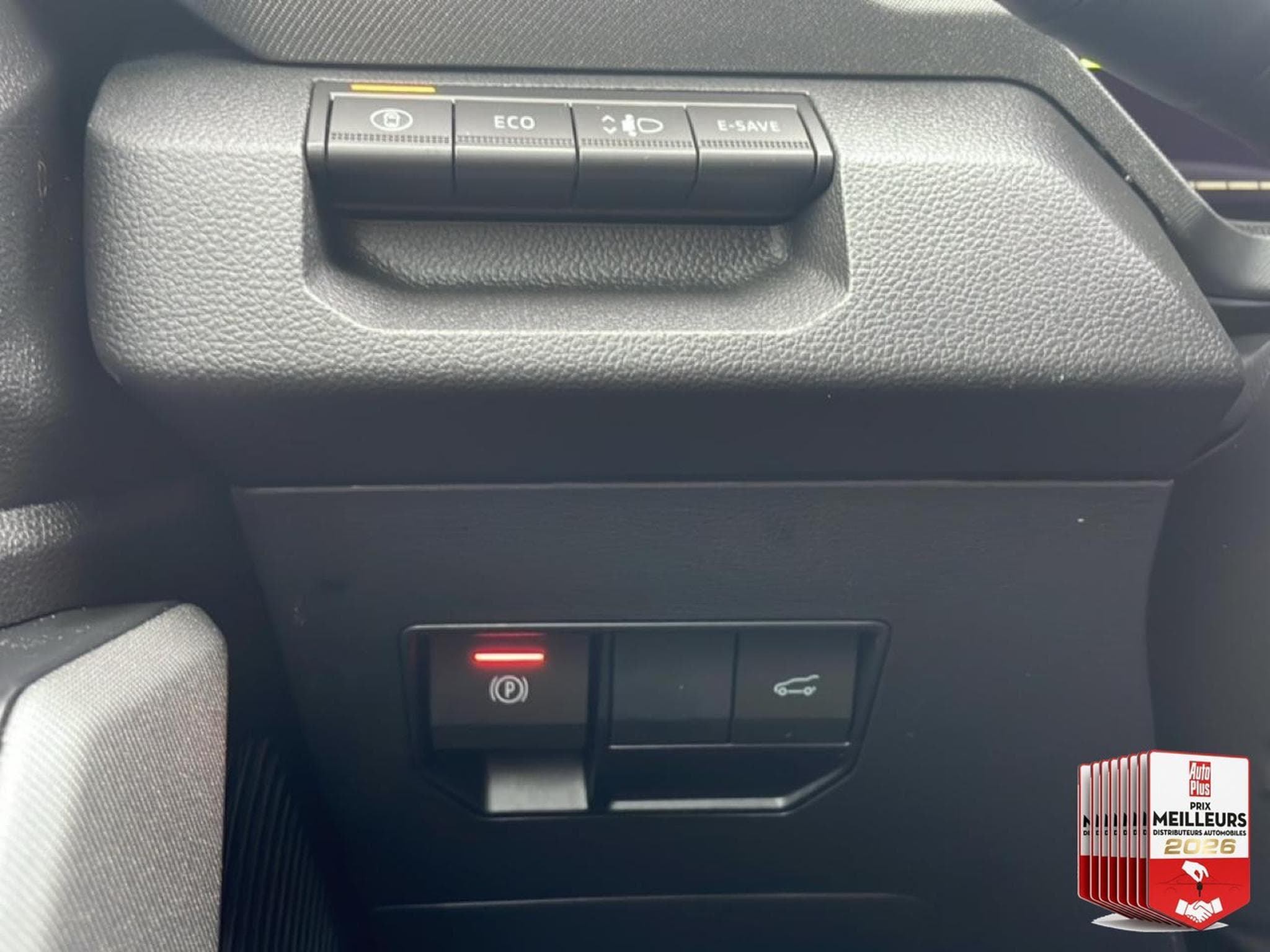 Dacia BIGSTER 1.8 HYBRID 155 JOURNEY (2025) - Foto 12