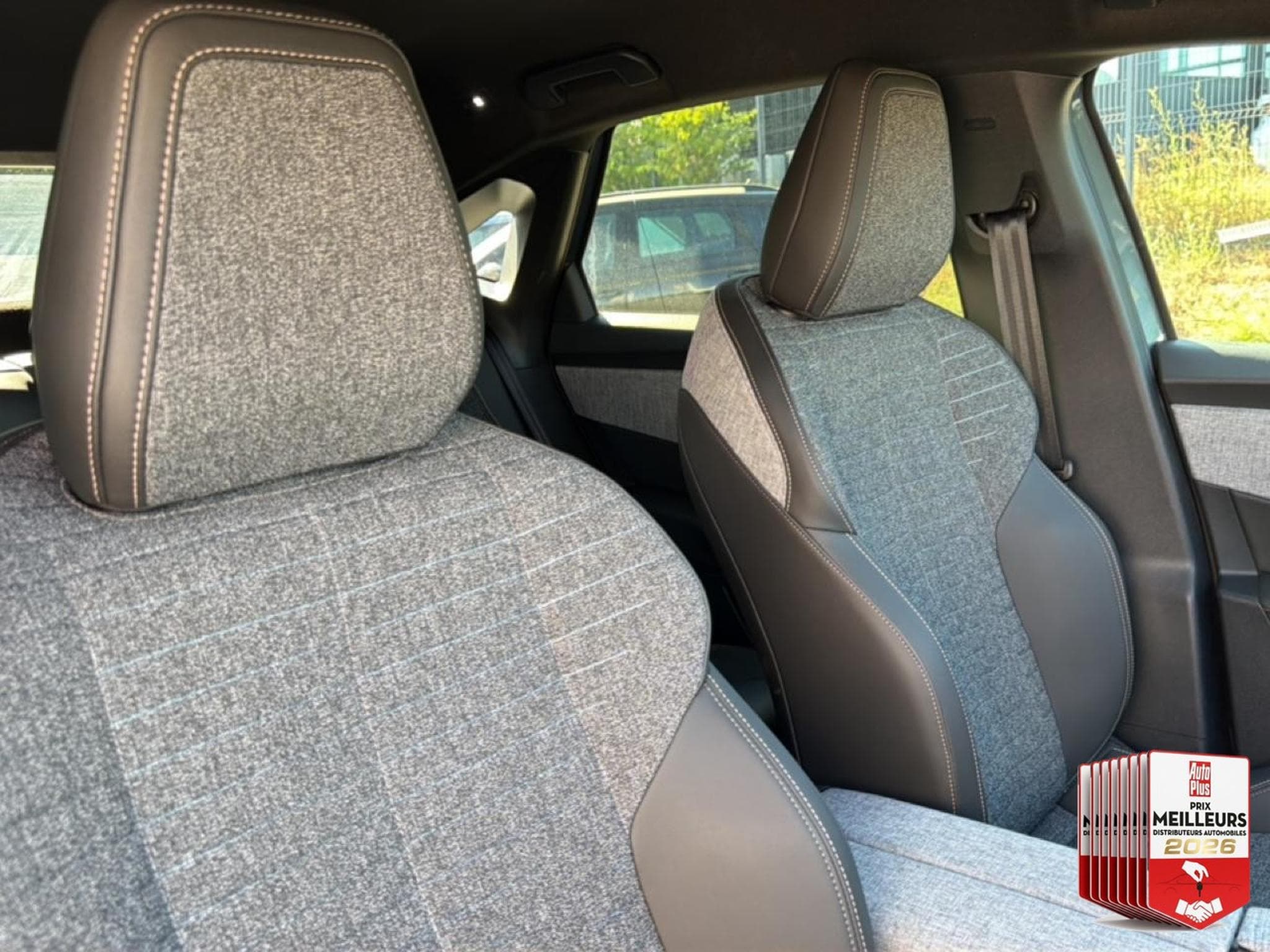 Peugeot 3008 1.2 HYBRID 145 ALLURE E-DCS6 (2025) - Photo 19