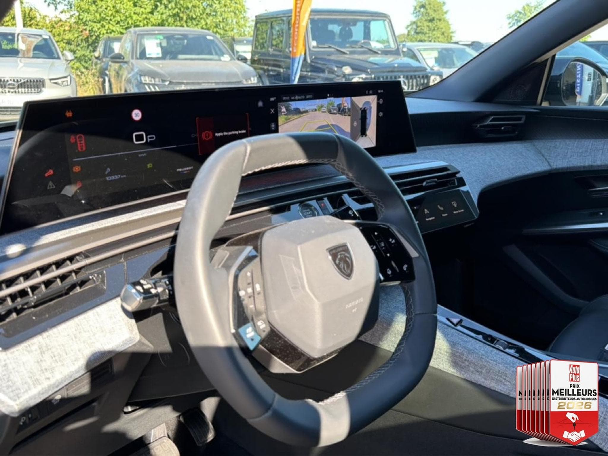 Peugeot 3008 1.2 HYBRID 145 ALLURE E-DCS6 (2025) - Photo 16