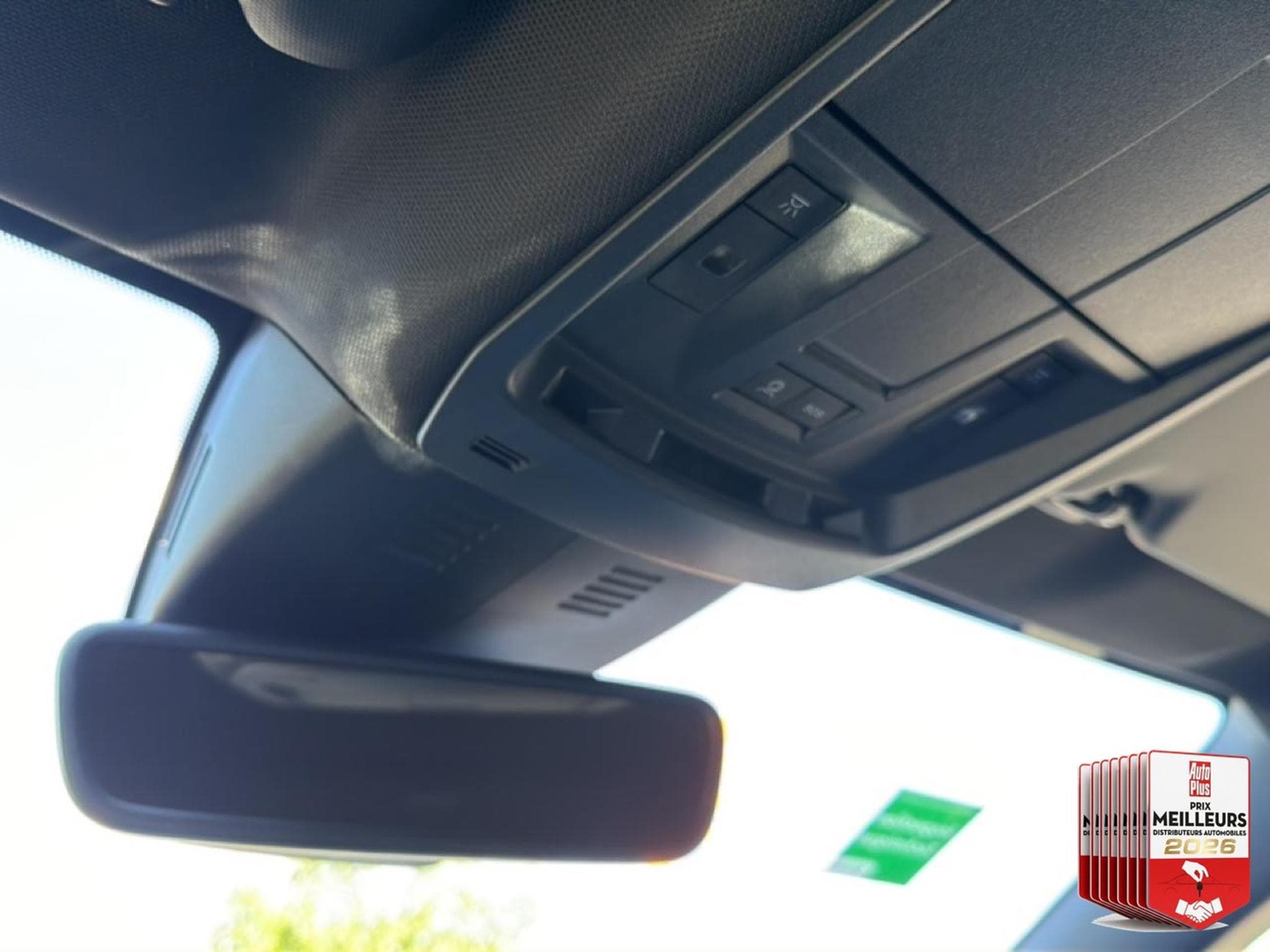 Peugeot 3008 1.2 HYBRID 145 ALLURE E-DCS6 (2025) - Photo 24