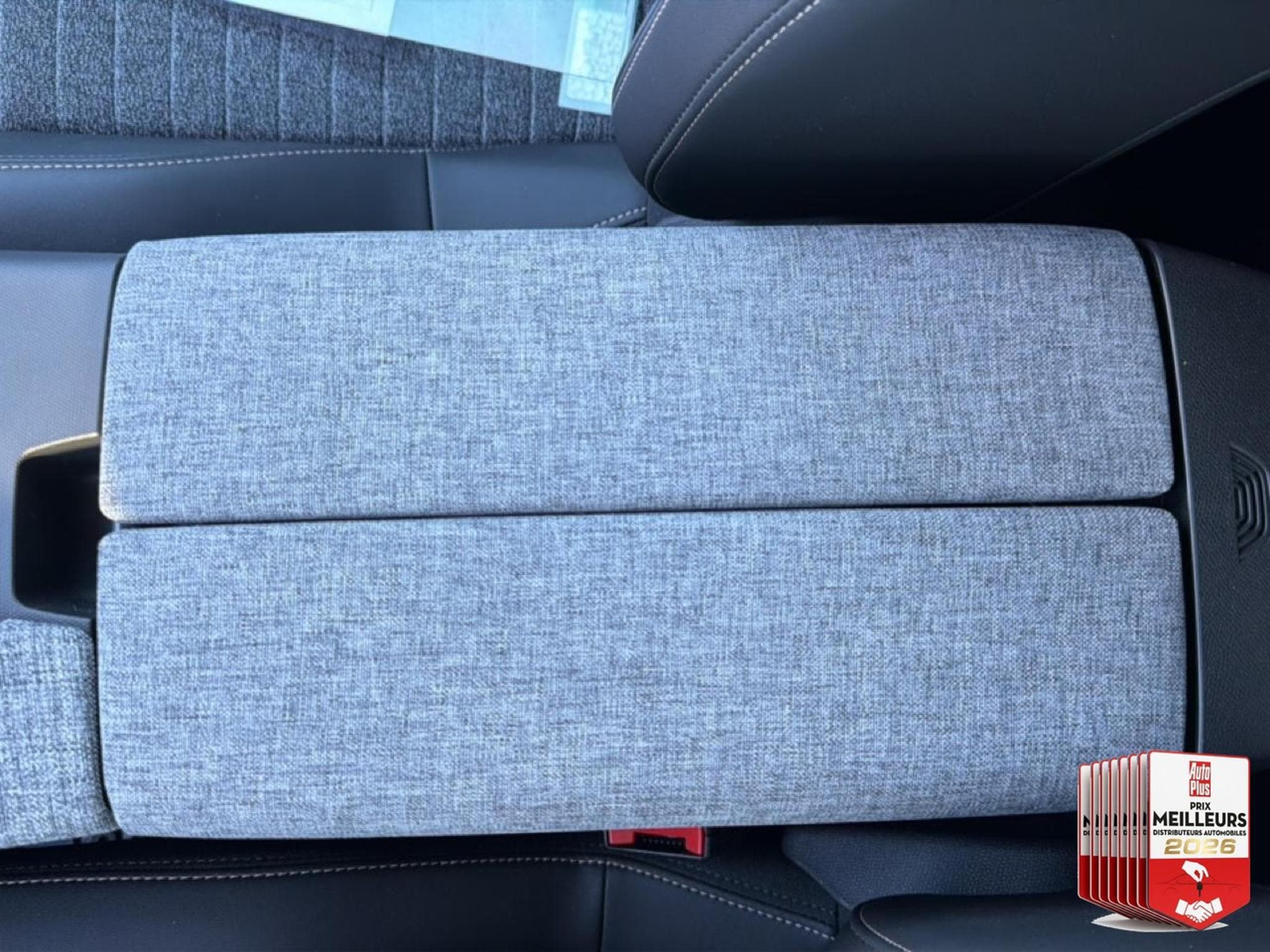 Peugeot 3008 1.2 HYBRID 145 ALLURE E-DCS6 (2025) - Photo 29