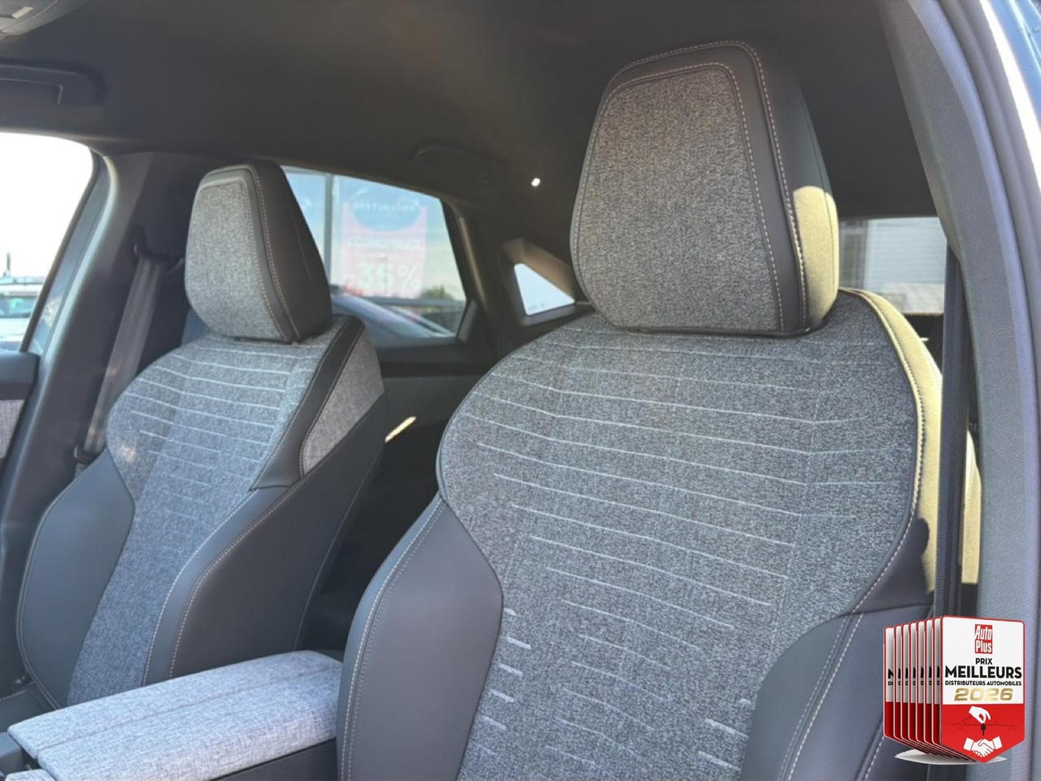 Peugeot 3008 1.2 HYBRID 145 ALLURE E-DCS6 (2025) - Photo 15