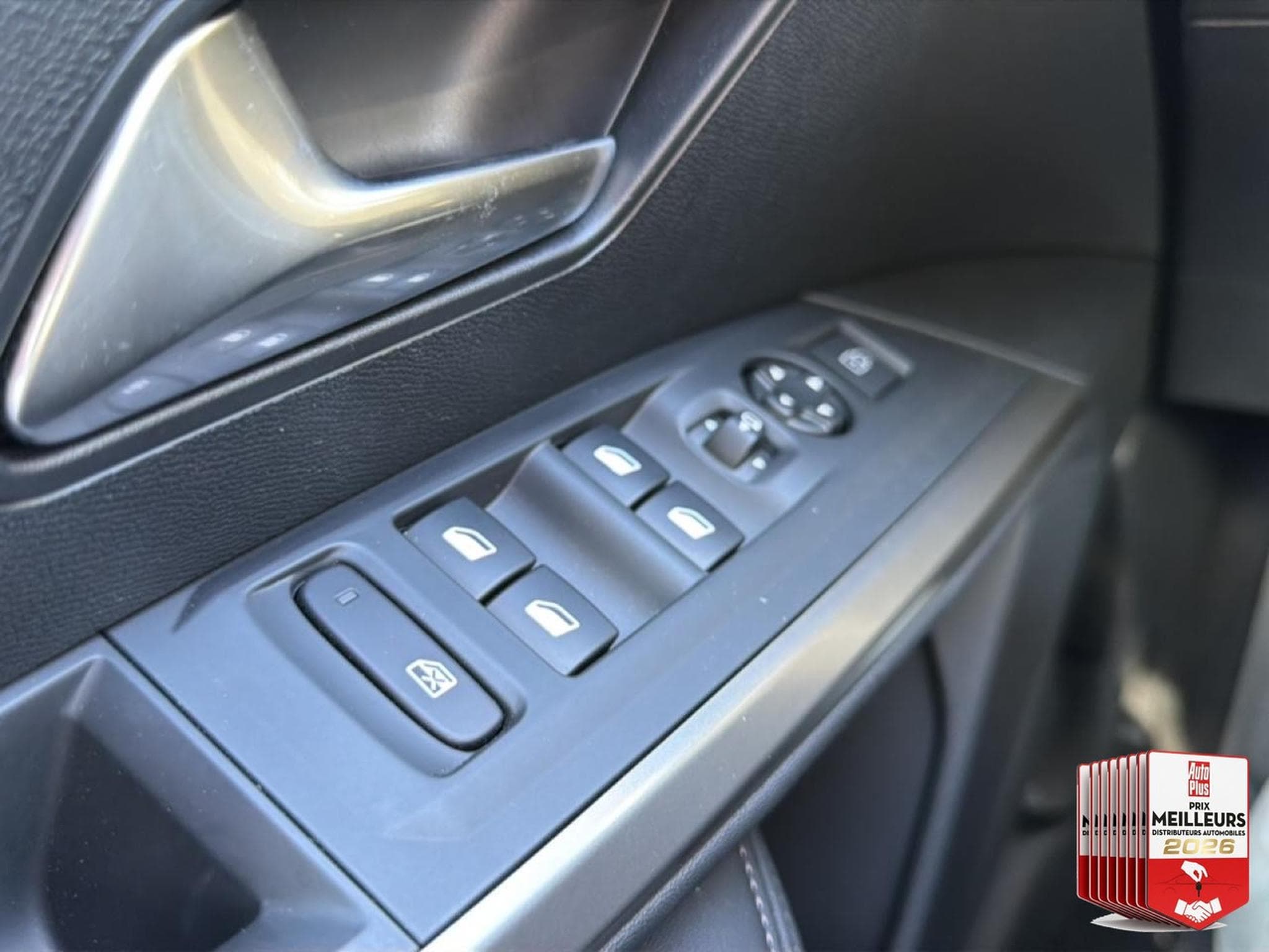 Peugeot 3008 1.2 HYBRID 145 ALLURE E-DCS6 (2025) - Photo 30