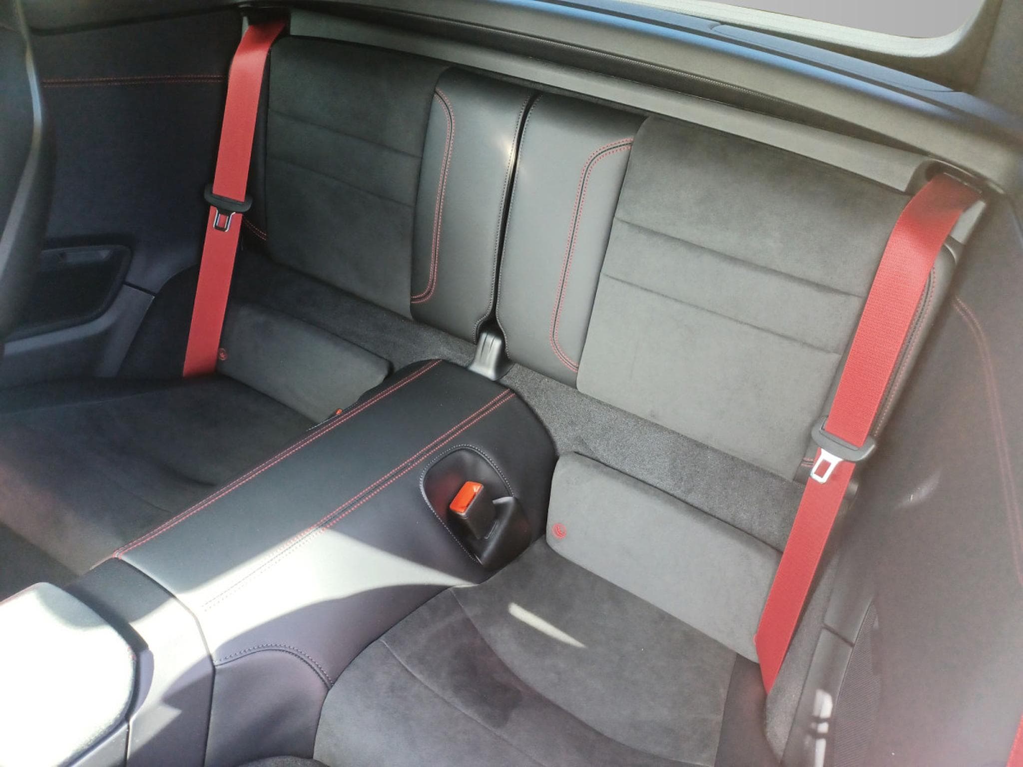 Porsche 911 Carrera 4 GTS Cabriolet (2026) - Foto 15
