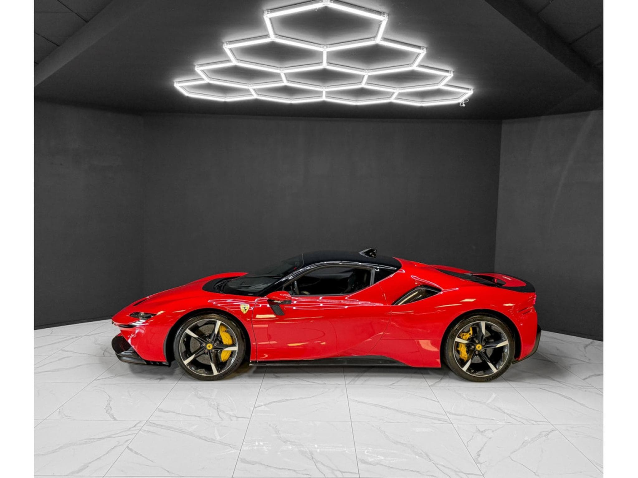 Ferrari SF90 Racing Seats / Carbon / Lift / JBL (2022) - Photo 2
