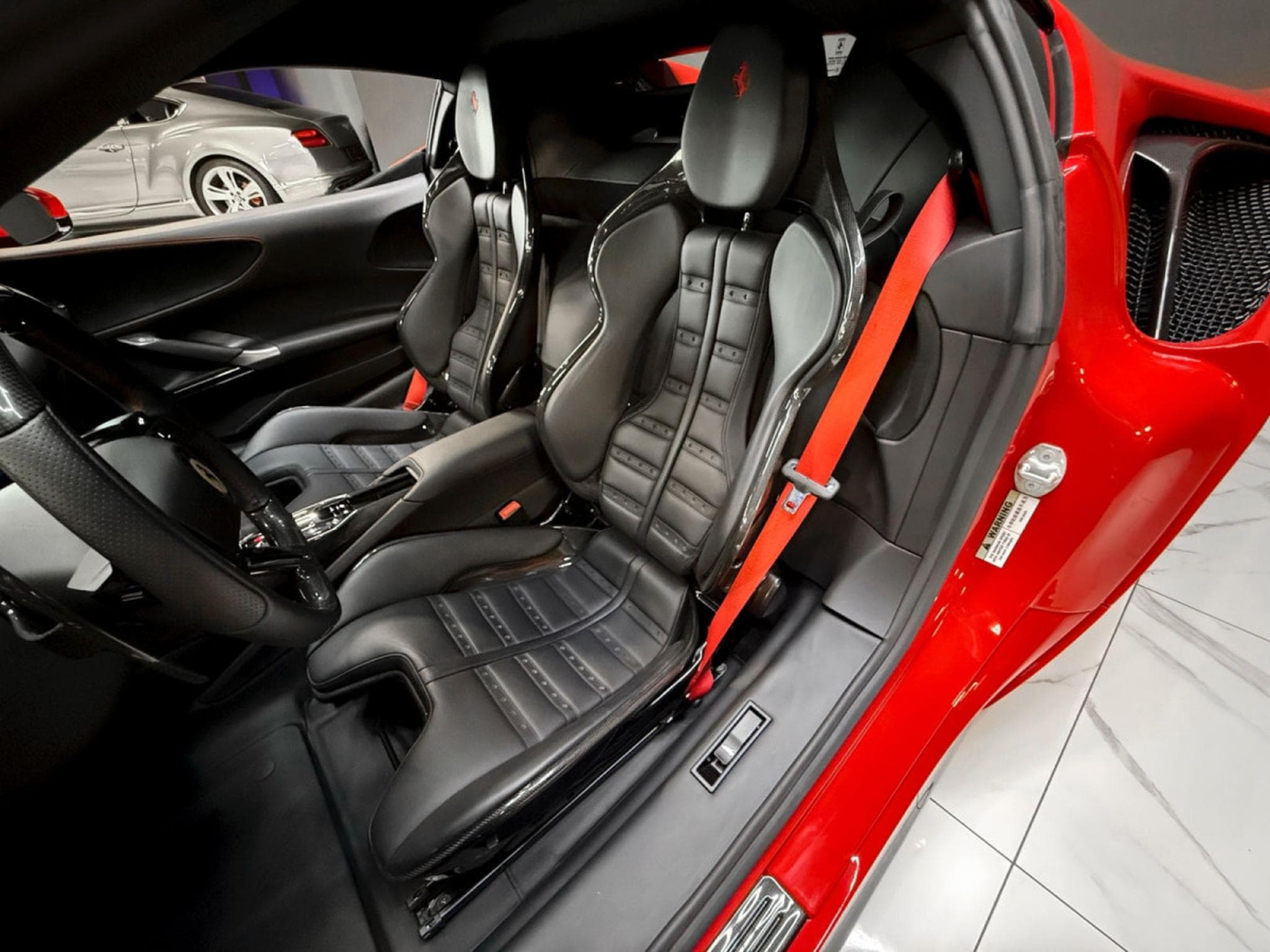 Ferrari SF90 Racing Seats / Carbon / Lift / JBL (2022) - Photo 12