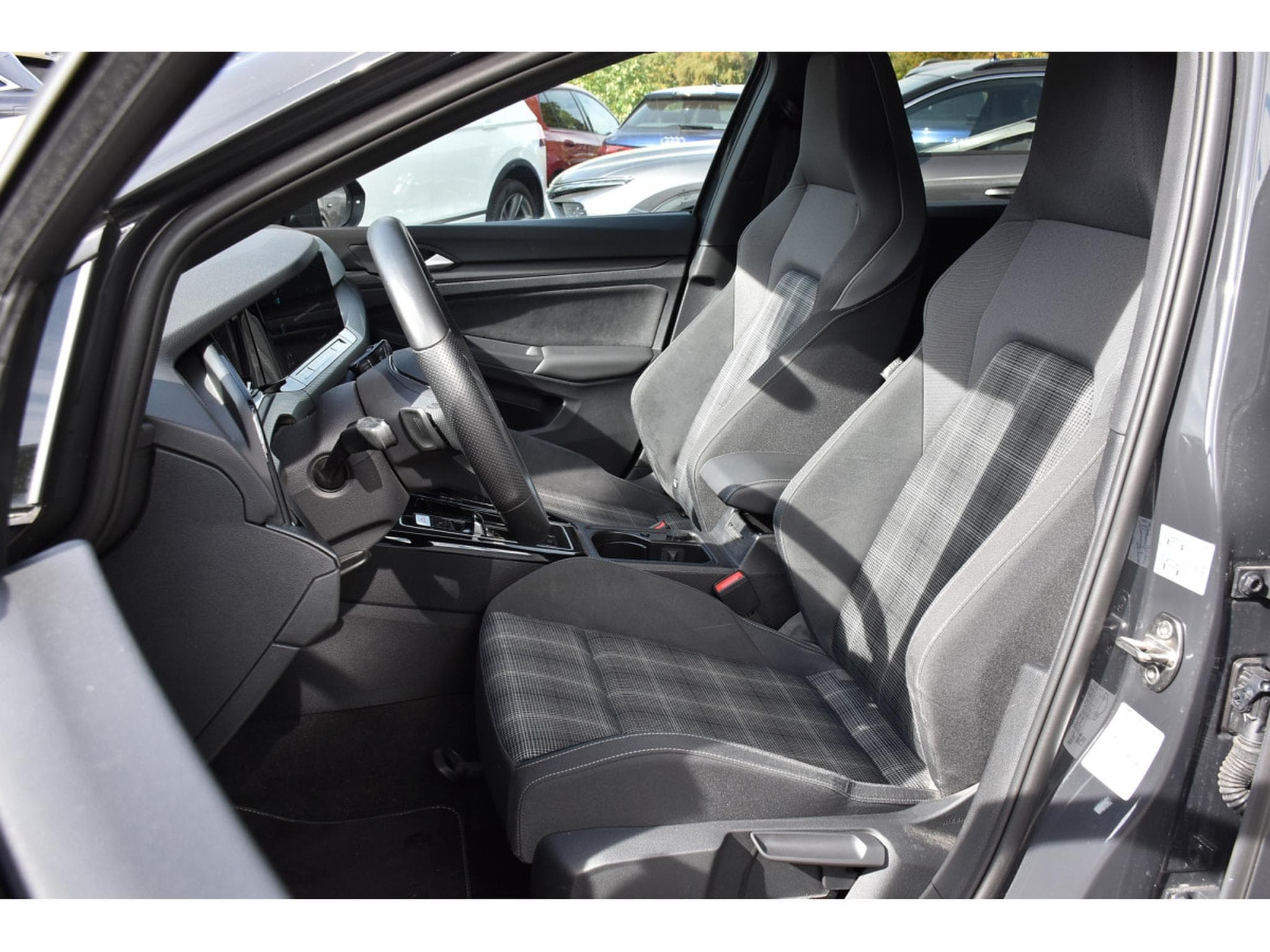 VW Golf GTD 2.0 TDI DSG PACK HIVER LANE 1° MAIN (2024) - Photo 6