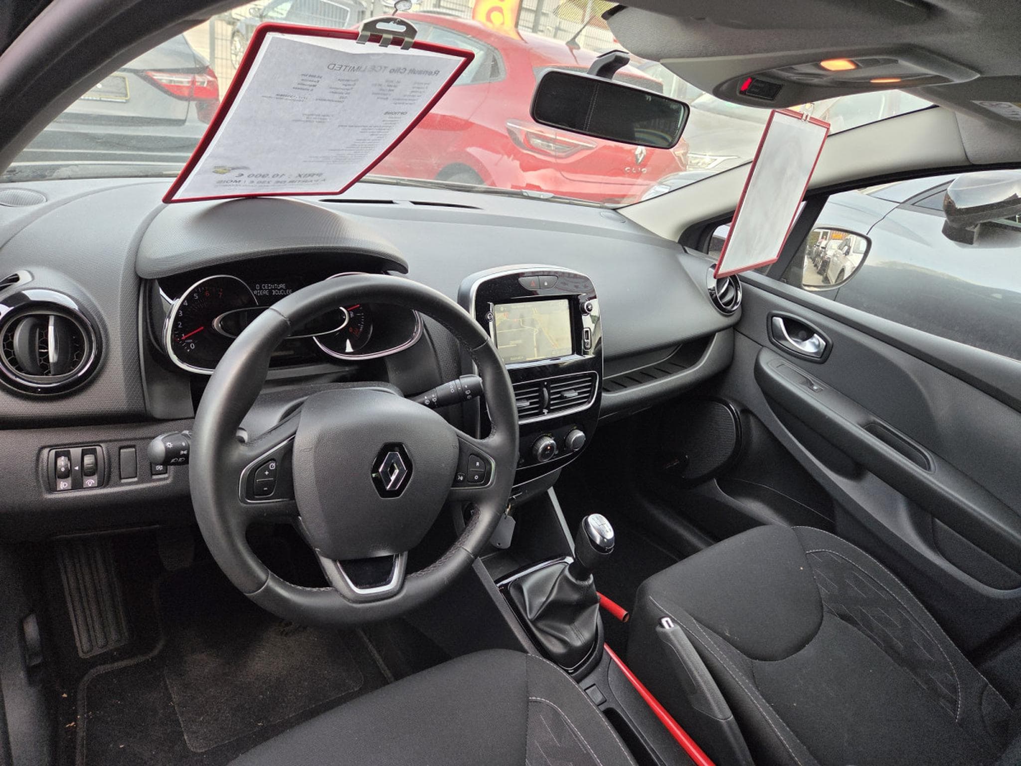 Renault Clio TCE LIMITED (2019) - Photo 5