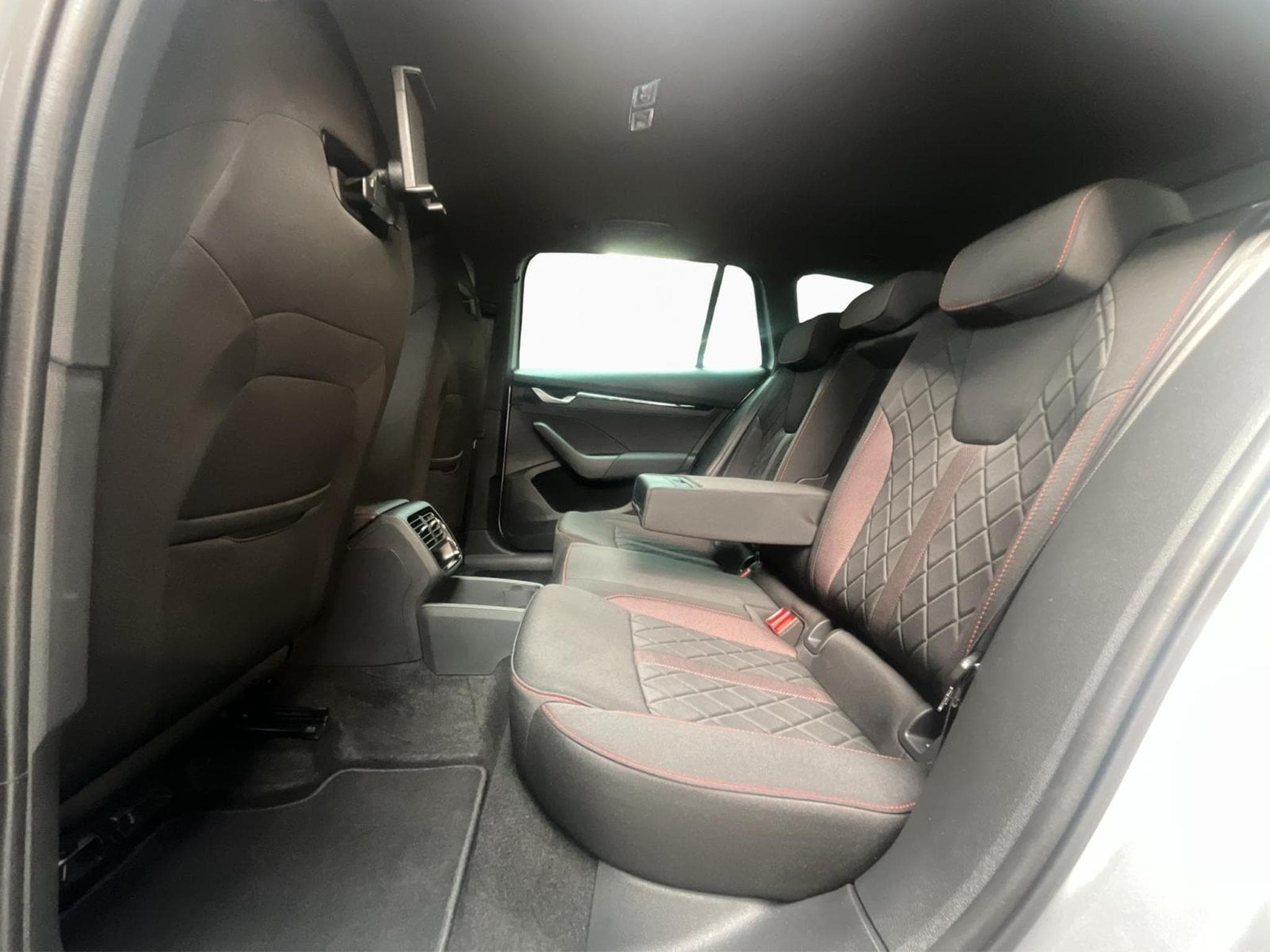 Skoda Octavia RS+DSG+Led+Navi+P.Simply&Clever+DAB+ (2025) - Foto 15