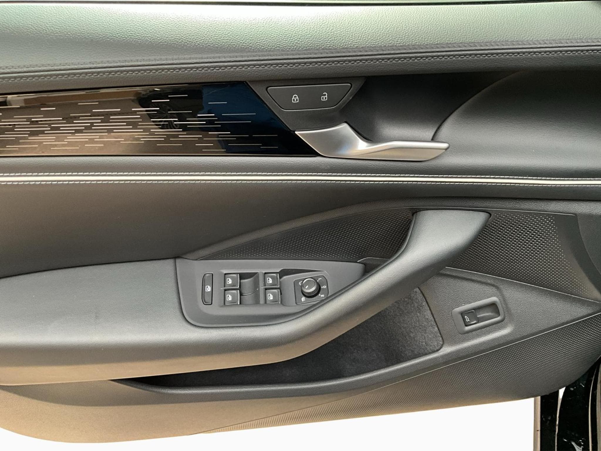 VW Passat Elegance+DSG+P.Acoustique+AHK+P.Technologie+Led+Navi (2025) - Foto 14