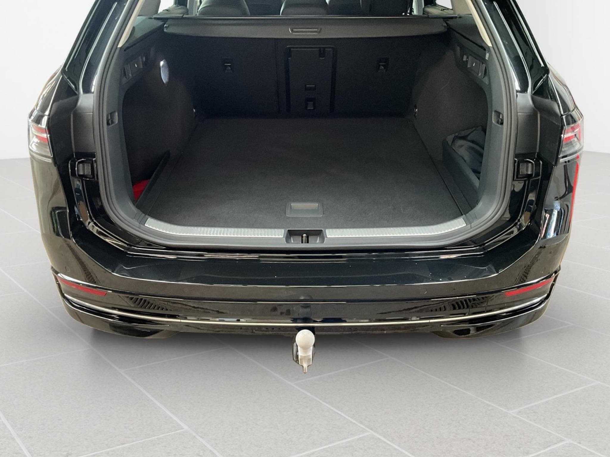 VW Passat Elegance+DSG+P.Acoustique+AHK+P.Technologie+Led+Navi (2025) - Foto 16