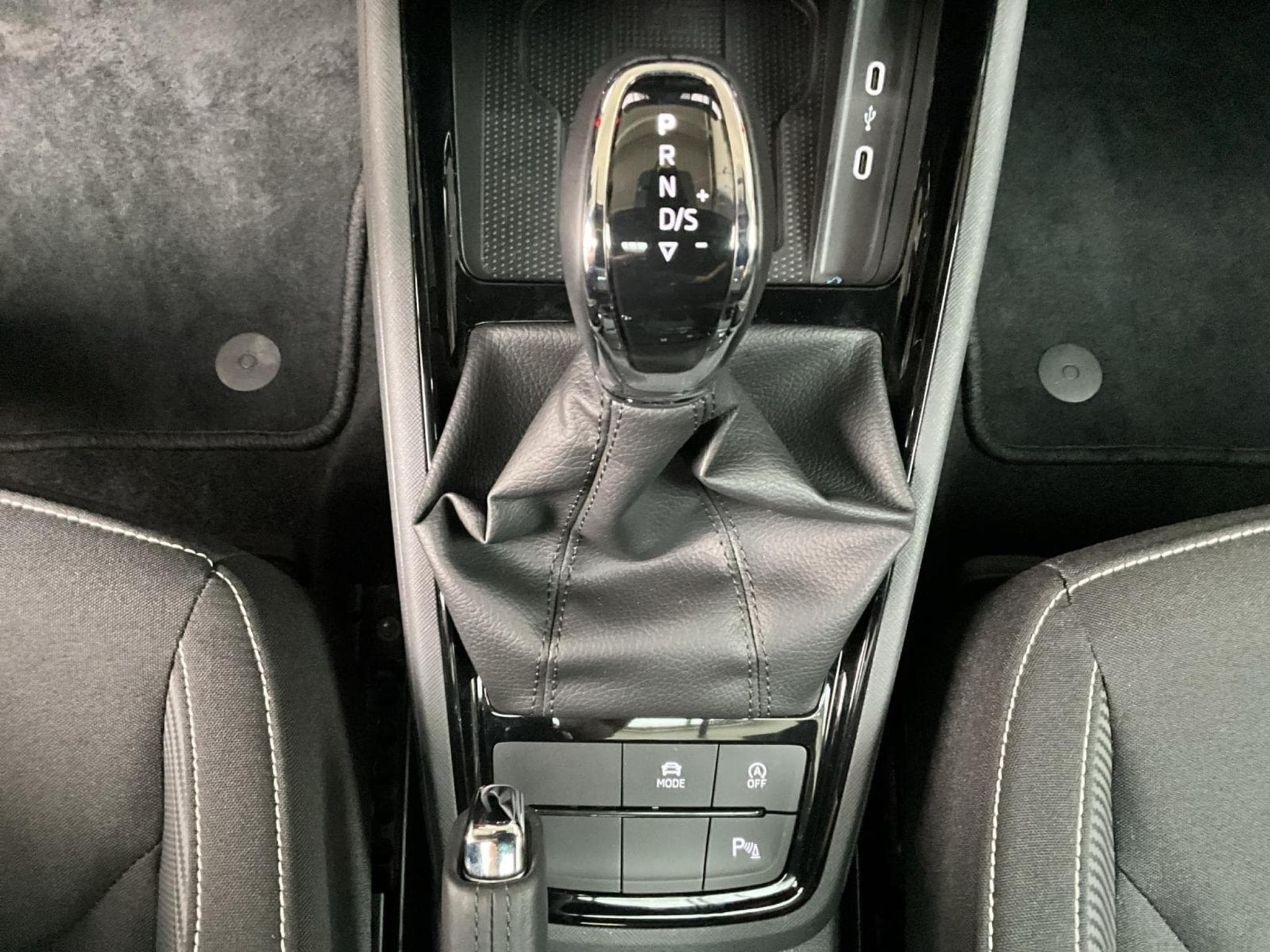 Skoda Scala Monte-Carlo+DSG+LED+NAVI+PANO+DAB (2025) - Foto 12