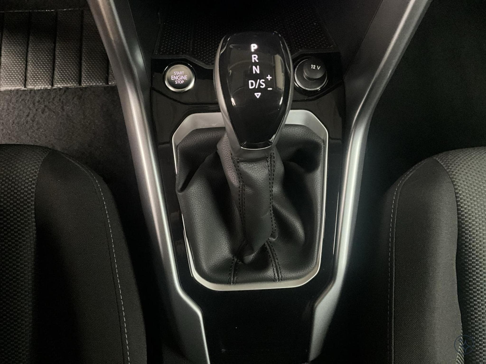 VW T-Roc Life+DSG+Led+Navi+P.Start+Keyless+Rear-View (2024) - Foto 12