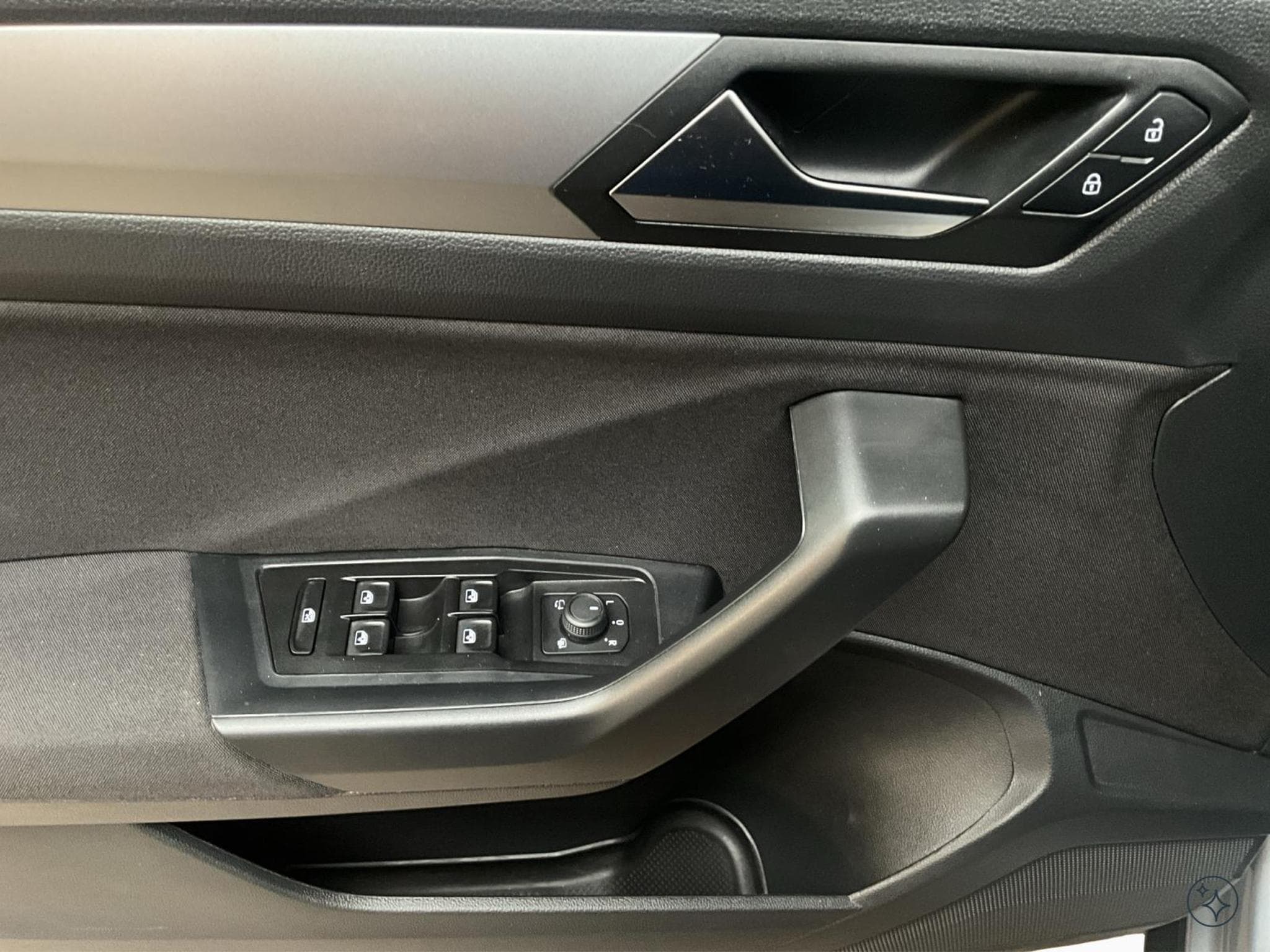 VW T-Roc Life+DSG+Led+Navi+P.Start+Keyless+Rear-View (2024) - Foto 14