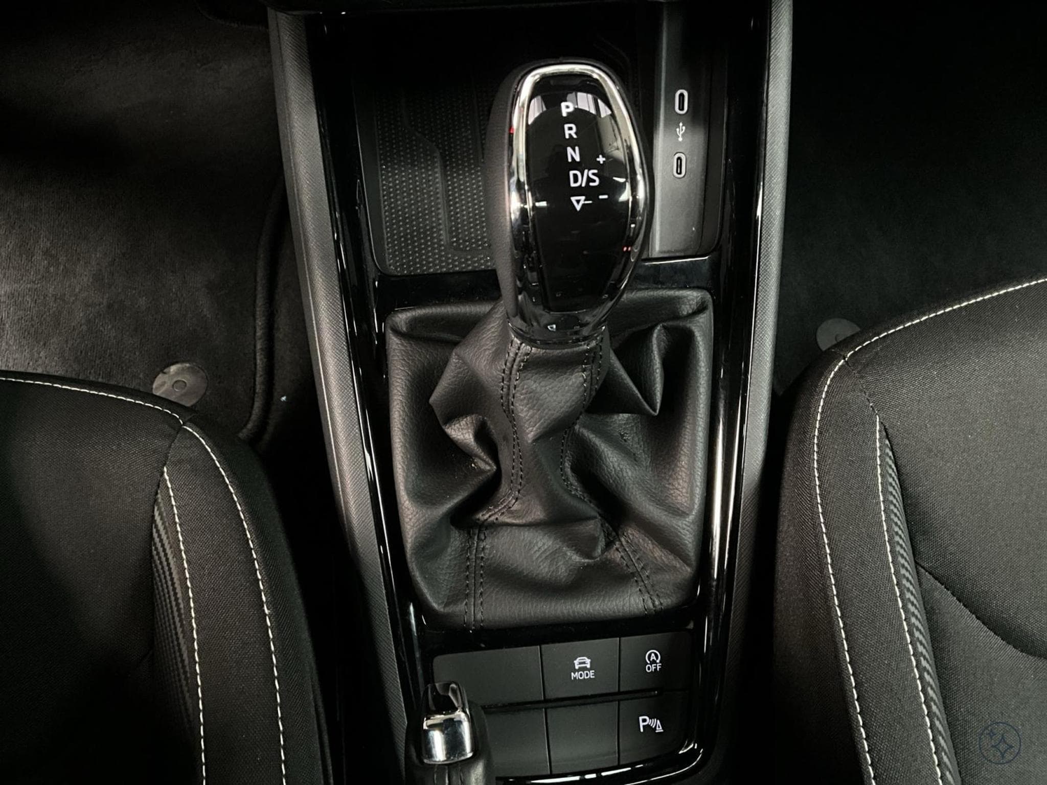 Skoda Kamiq Monte-Carlo+DSG+LED+NAVI+DAB (2025) - Foto 12