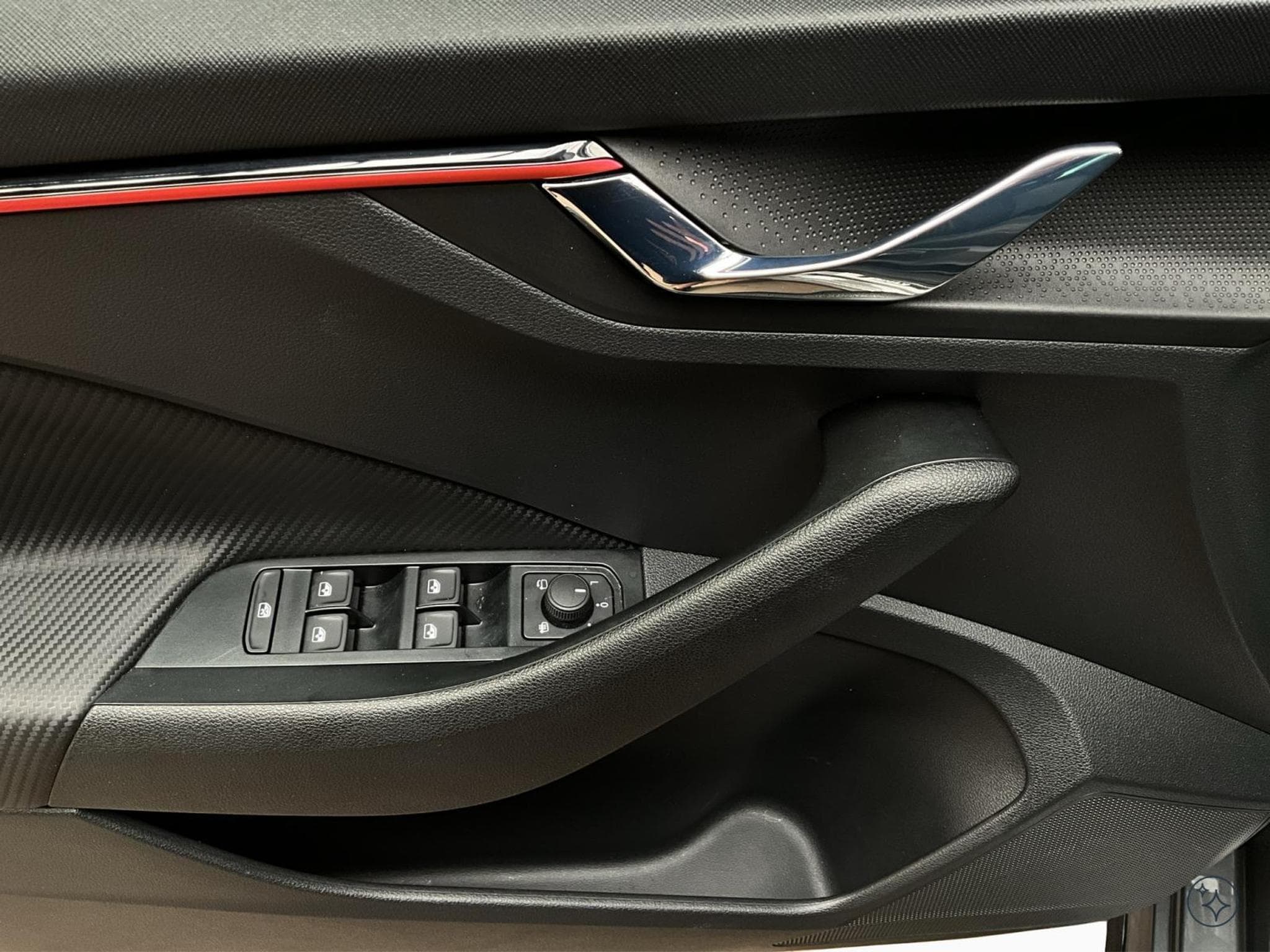 Skoda Kamiq Monte-Carlo+DSG+LED+NAVI+DAB (2025) - Foto 14