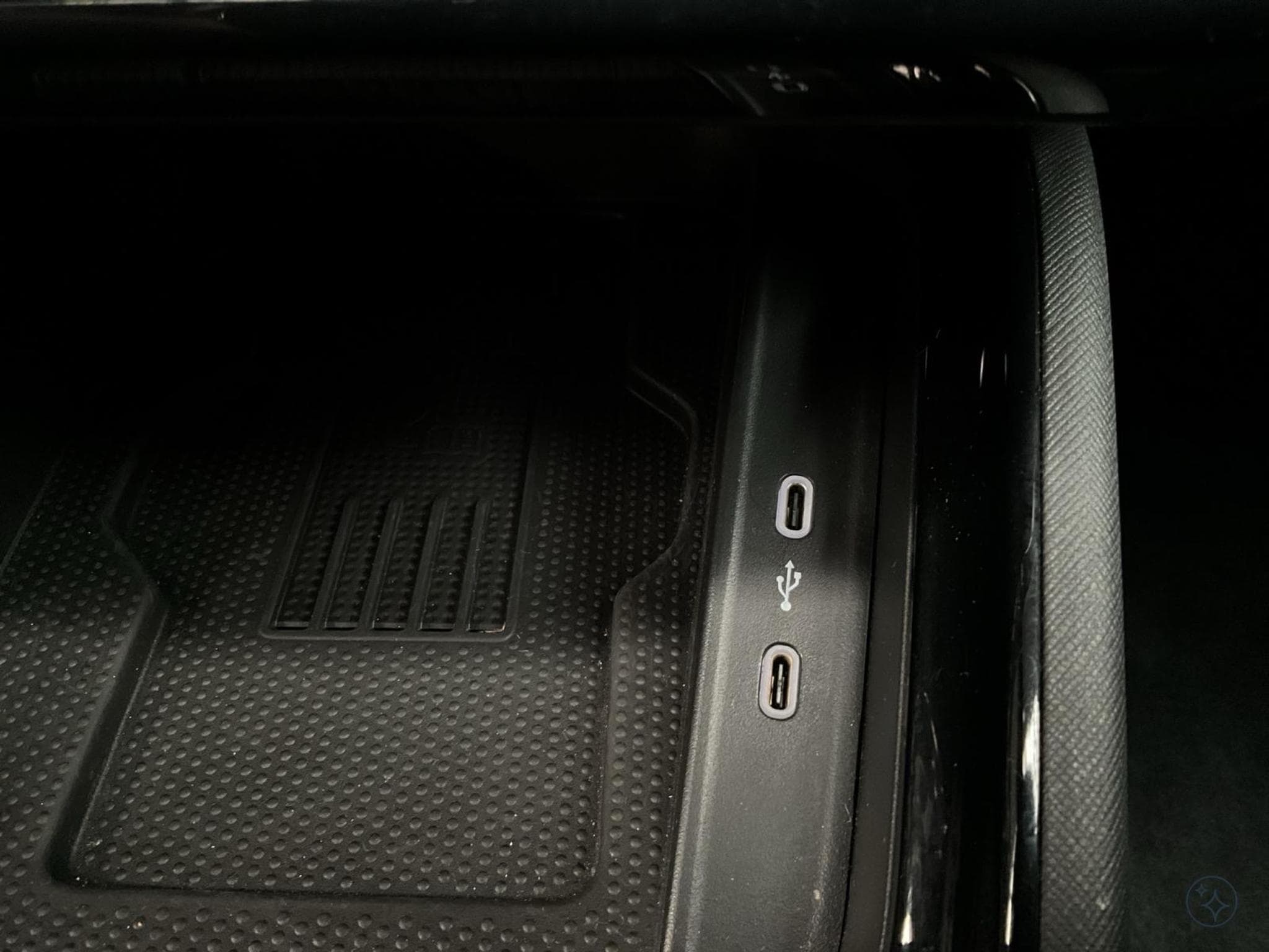 Skoda Kamiq Monte-Carlo+DSG+LED+NAVI+DAB (2025) - Foto 20