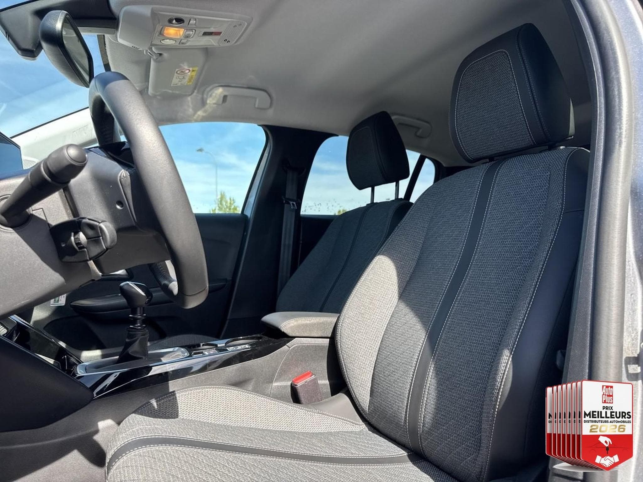 Peugeot 208 1.2 100 ALLURE (2025) - Foto 9