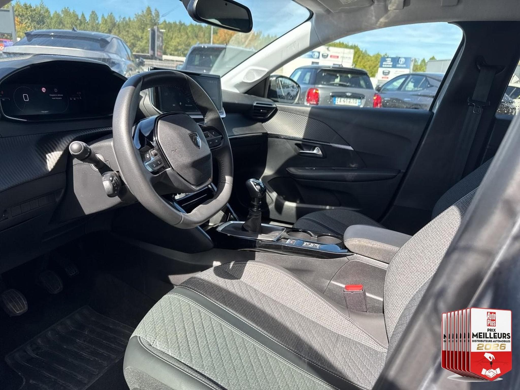 Peugeot 208 1.2 100 ALLURE (2025) - Foto 8