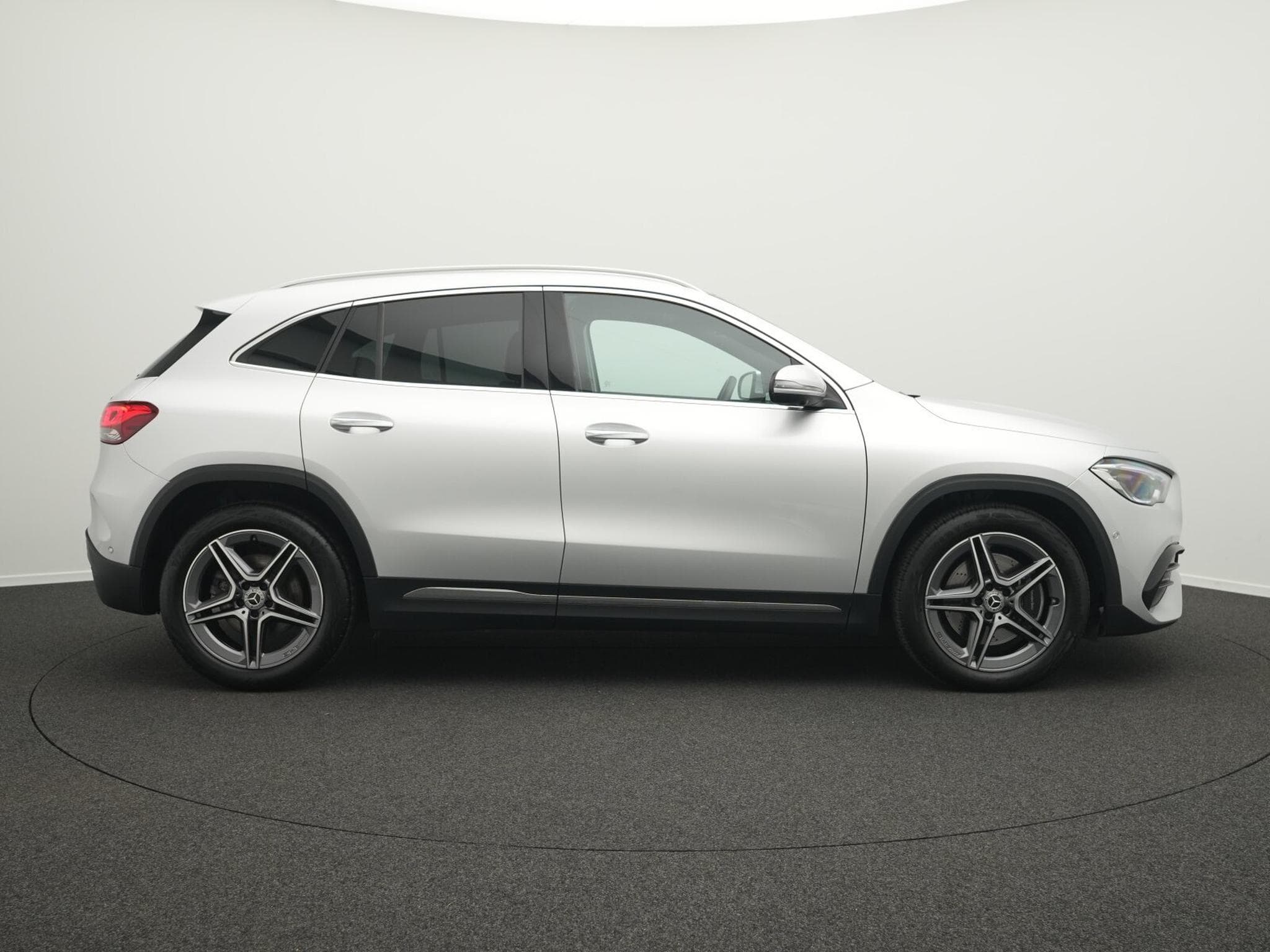 Mercedes GLA 250 4MATIC AMG-Line Multi+Pano+360°+Apple (2022) - Foto 5