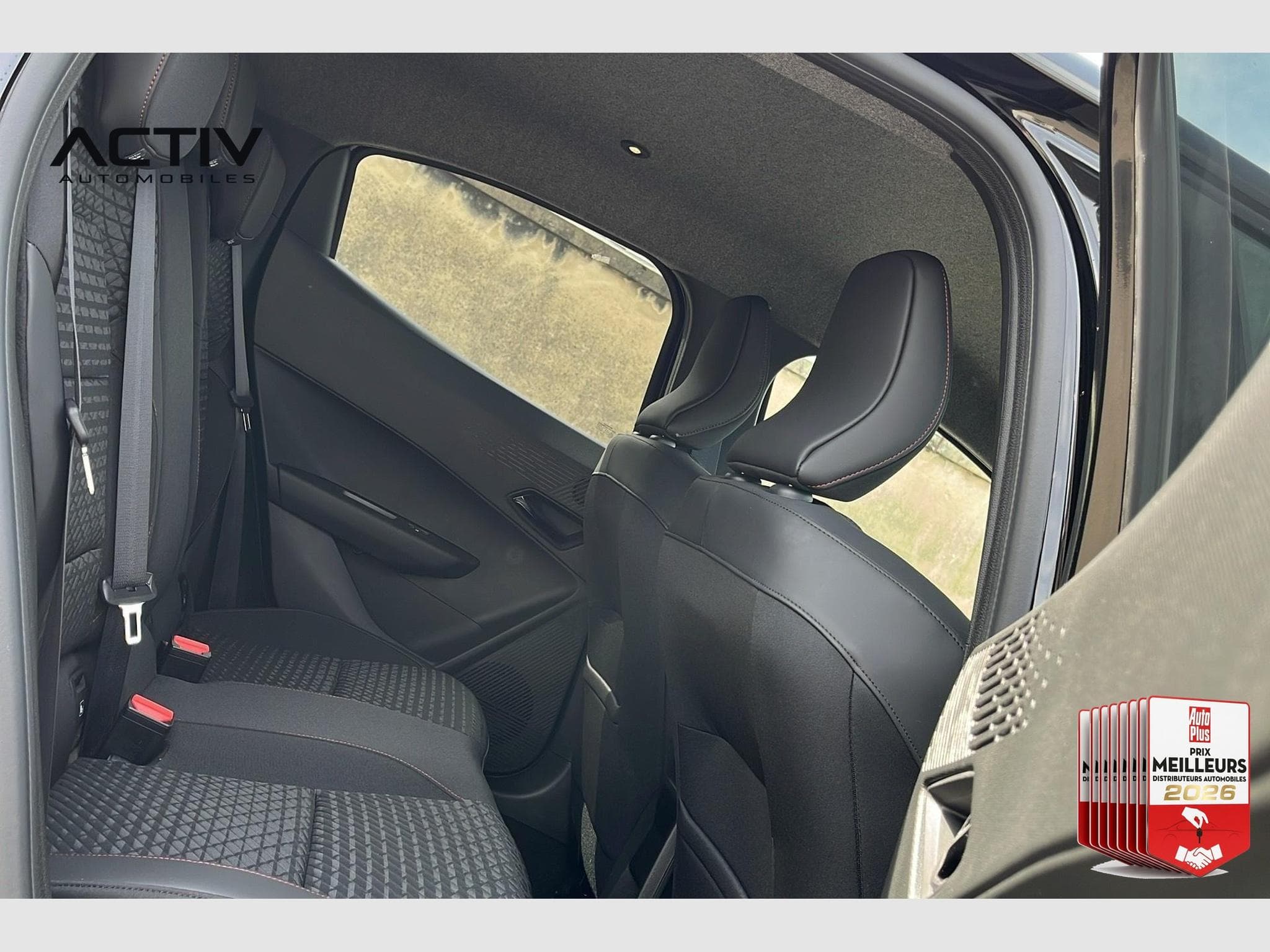Renault CLIO 6 TCE 115 CH TECHNO (2026) - Foto 10