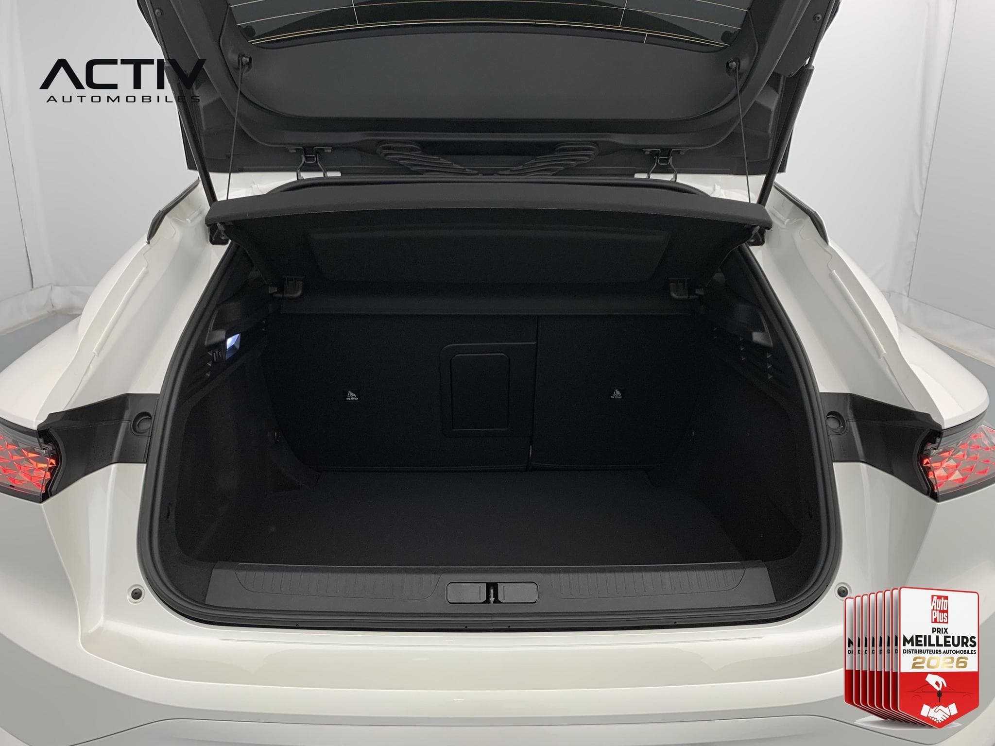 DS Automobiles DS4 Hybride 145 e-DCT6 Etoile - Alcantara (2026) - Foto 11