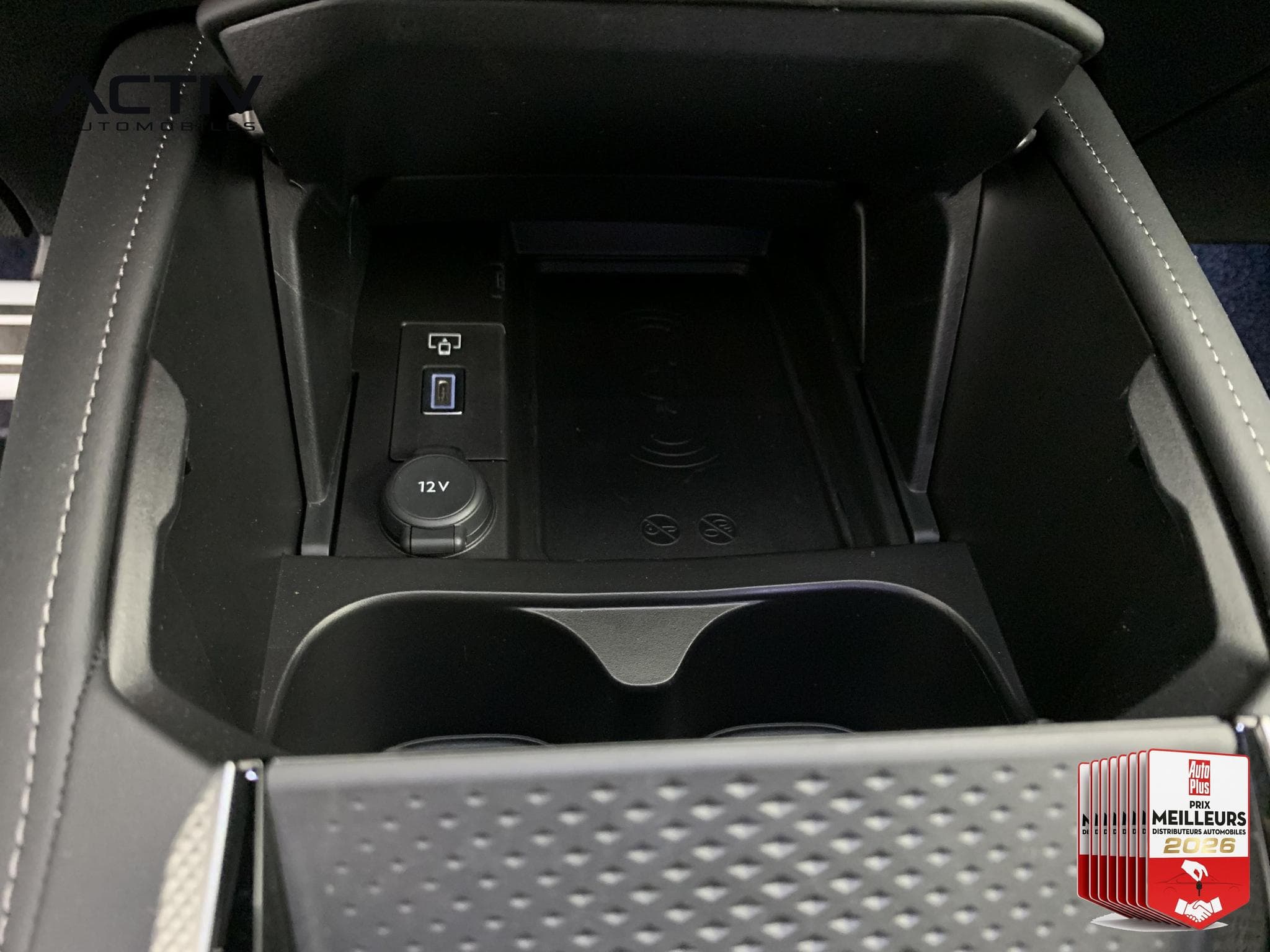 DS Automobiles DS4 Hybride 145 e-DCT6 Etoile - Alcantara (2026) - Foto 17