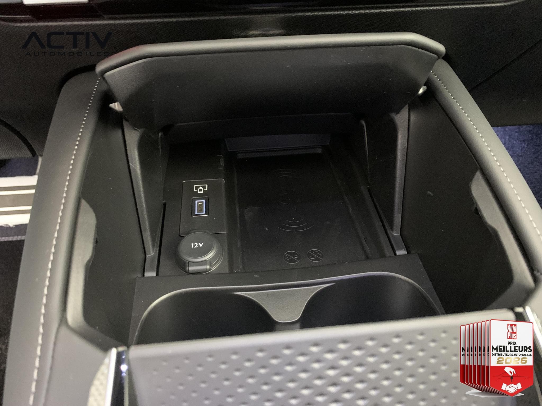 DS Automobiles DS4 Hybride 145 e-DCT6 Etoile - Alcantara (2026) - Foto 17