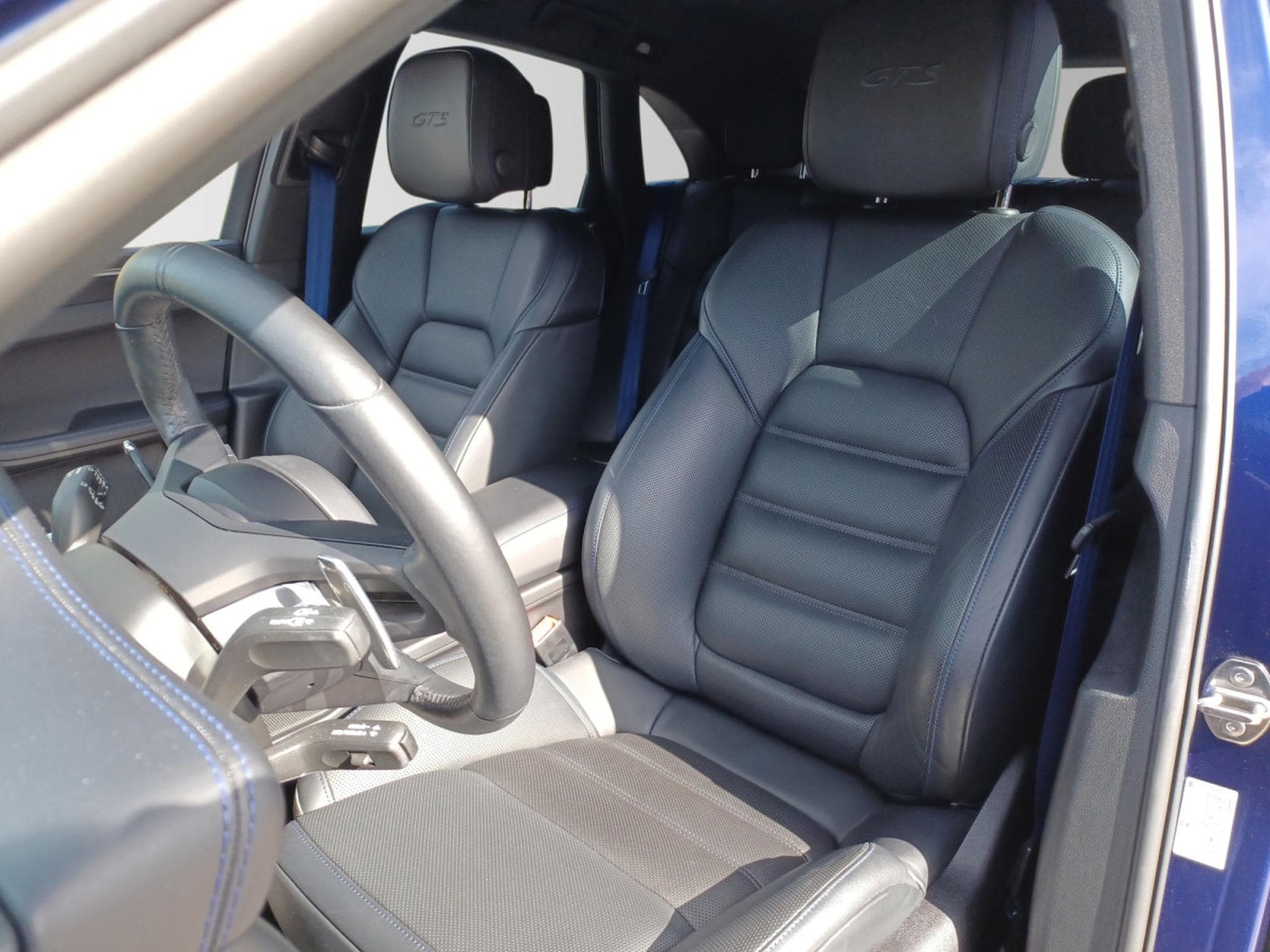 Porsche Macan GTS (2024) - Photo 9