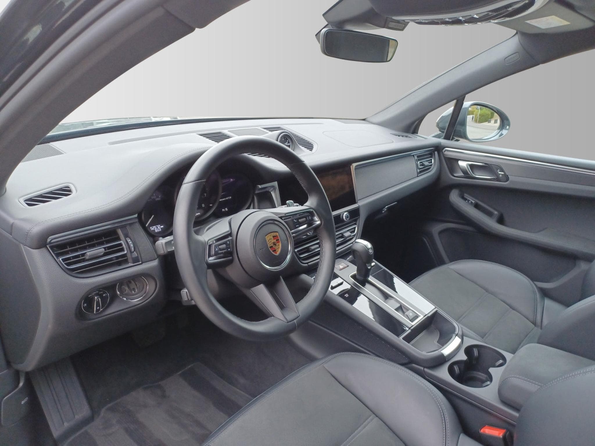 Porsche Macan GTS (2023) - Photo 10