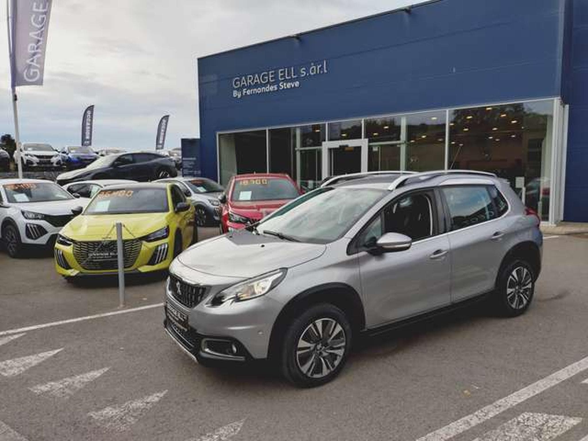 Peugeot 2008 Allure (NOUVEAU MOTEUR 90'000KM) (2017) - Photo 2