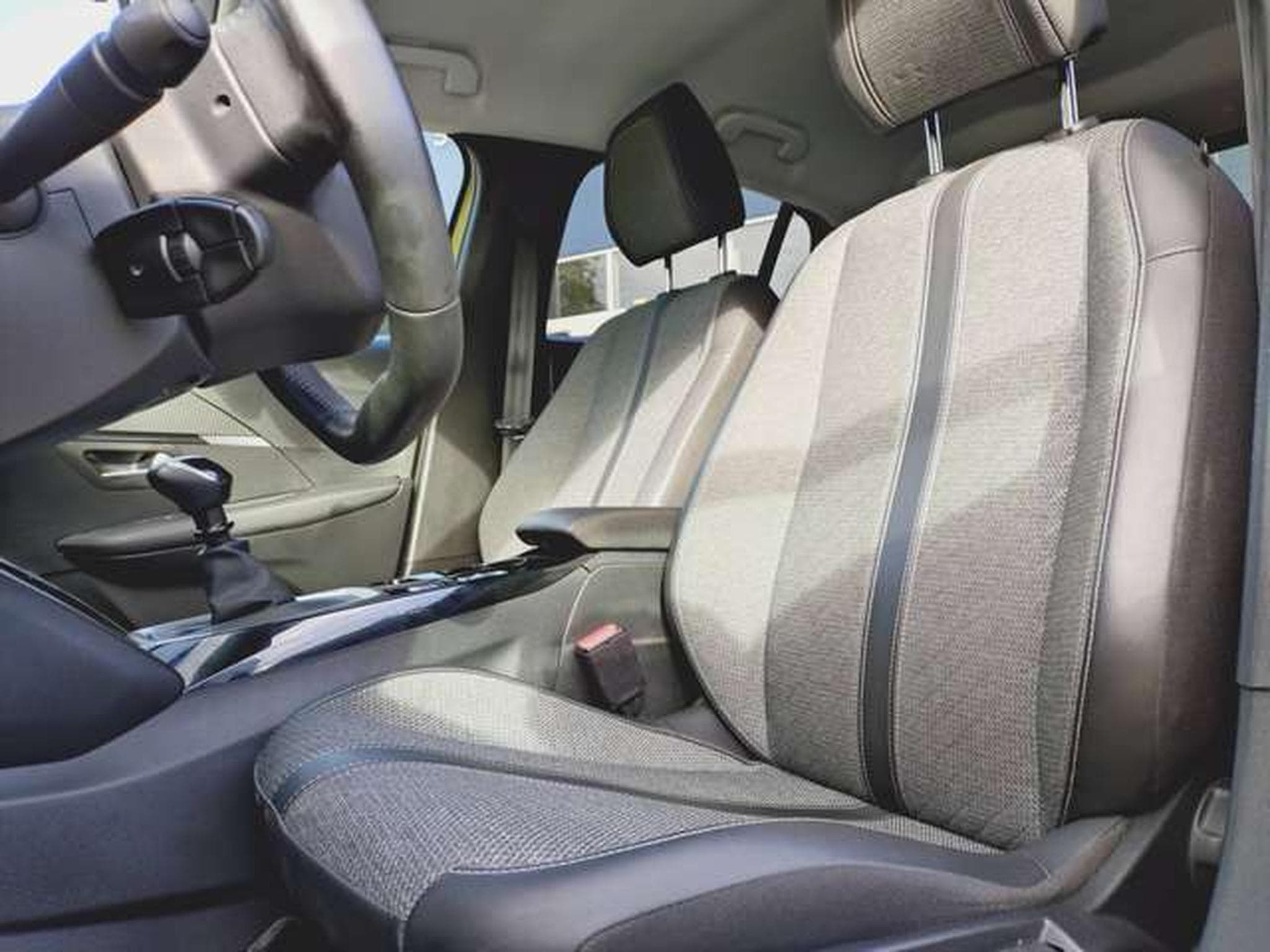 Peugeot 208 Allure (2024) - Photo 5