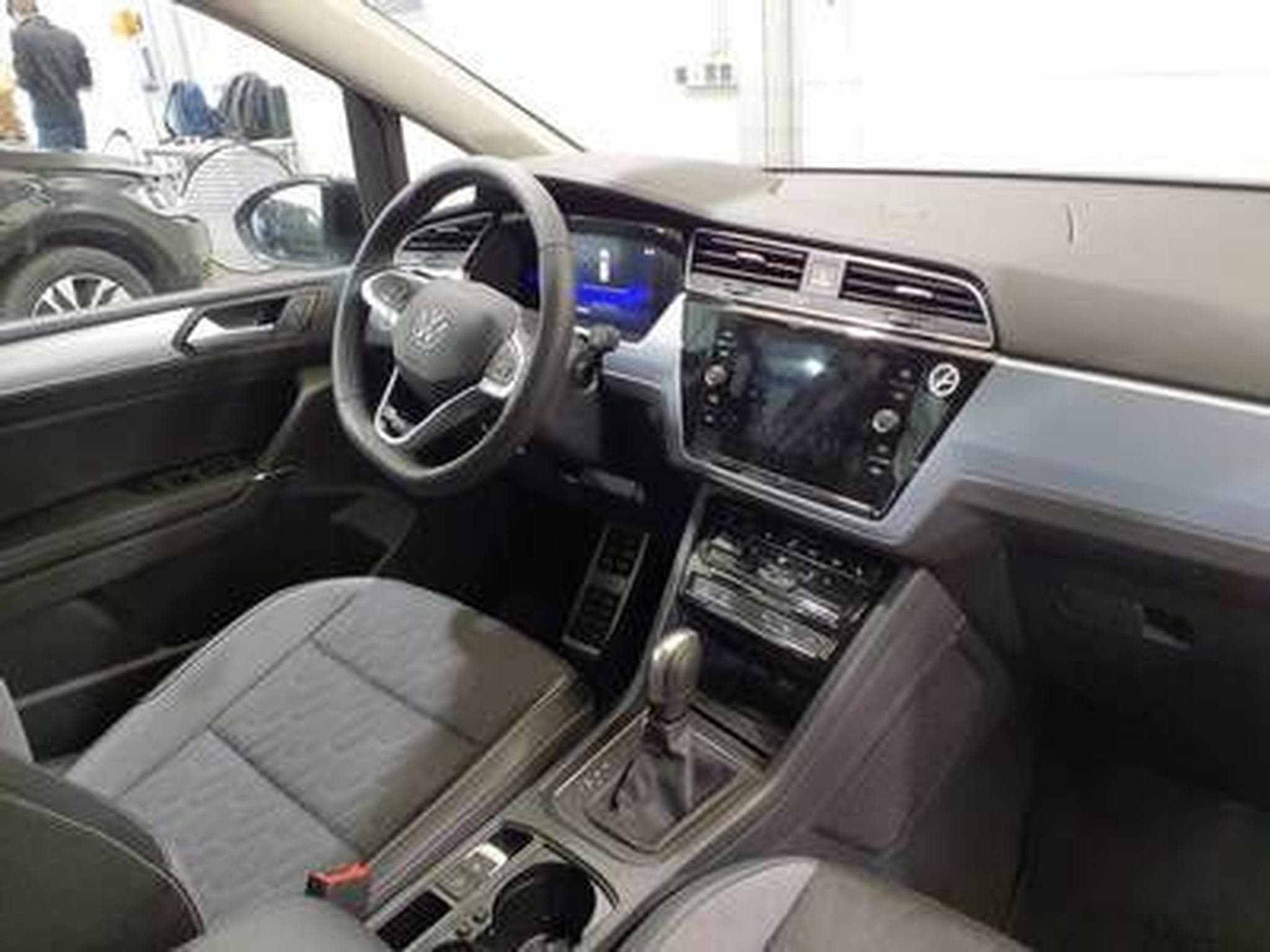 VW Touran Comfortline Energy 2.0 TDI 150 CV DSG7 * 7 PLACES * ATTELAGE (2026) - Foto 4