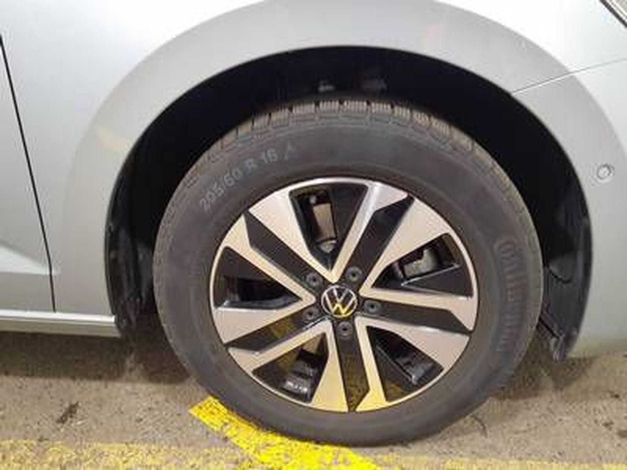 VW Touran Comfortline Energy 2.0 TDI 150 CV DSG7 * 7 PLACES * ATTELAGE (2026) - Foto 18