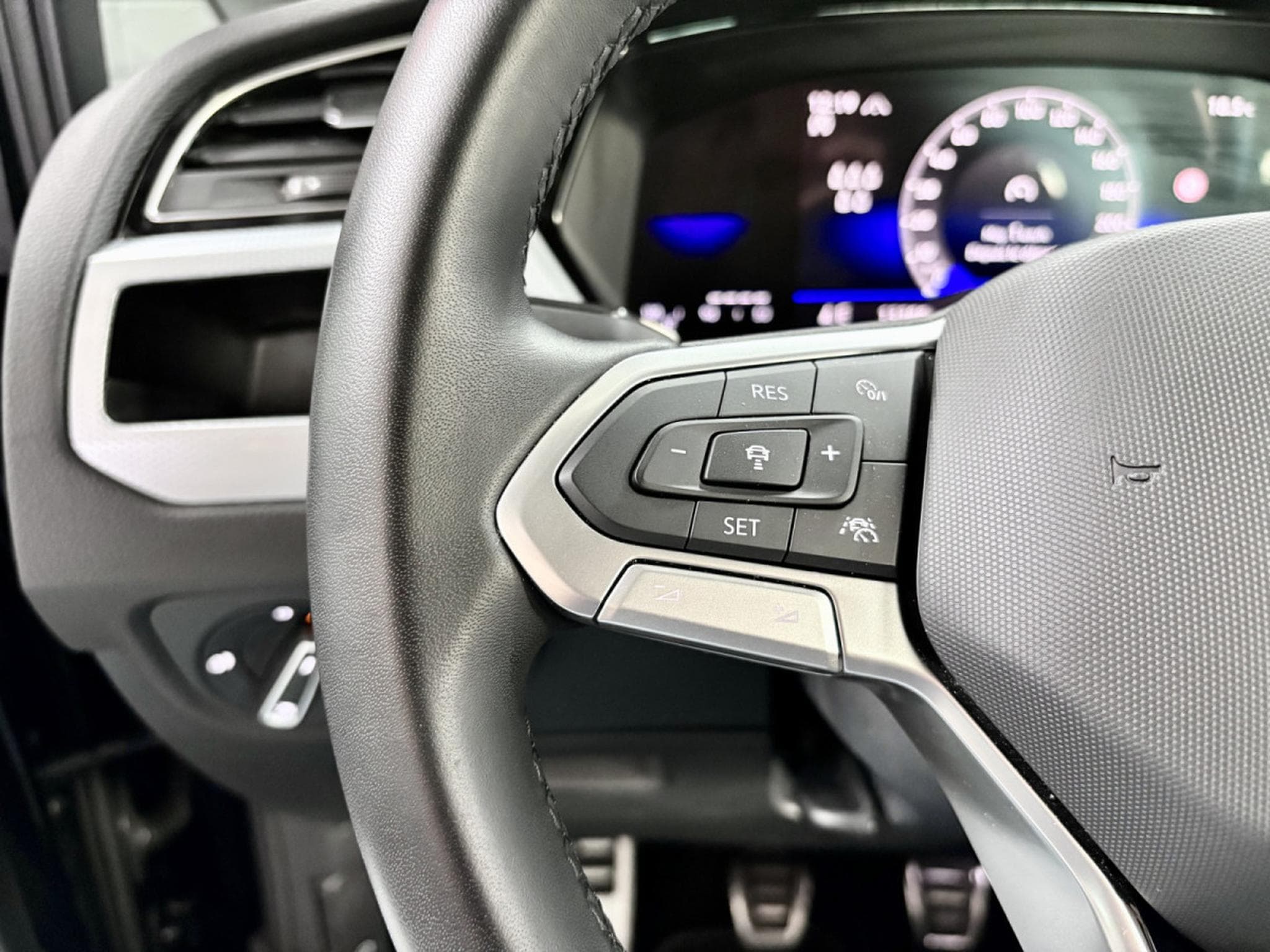 VW Touran Comfortline Energy 2.0 TDI 150 CV DSG7* 7 PLACES * ATTELAGE (2026) - Foto 9