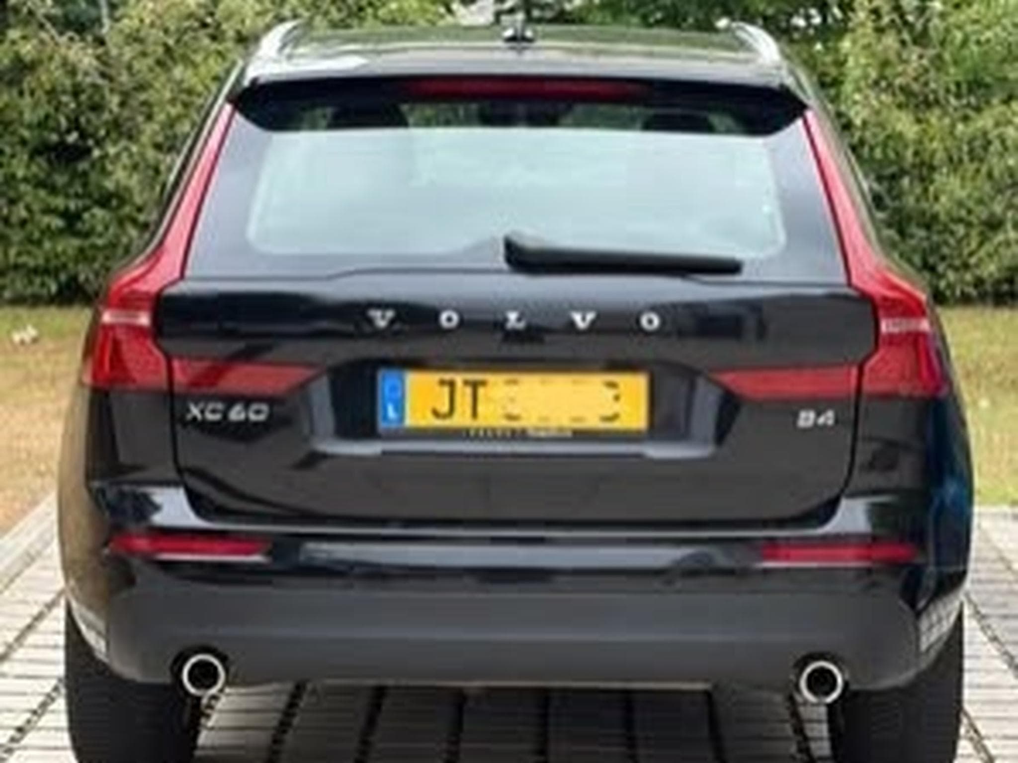 Volvo XC60 B4 Mild Hybrid (2021) - Photo 2