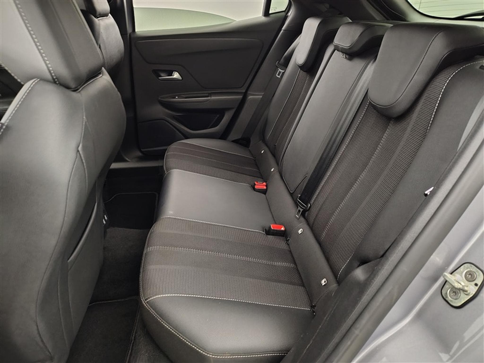 Opel Mokka 1.2 Turbo GS Line CARPLAY / FULL LED / CLIM (2024) - Photo 13