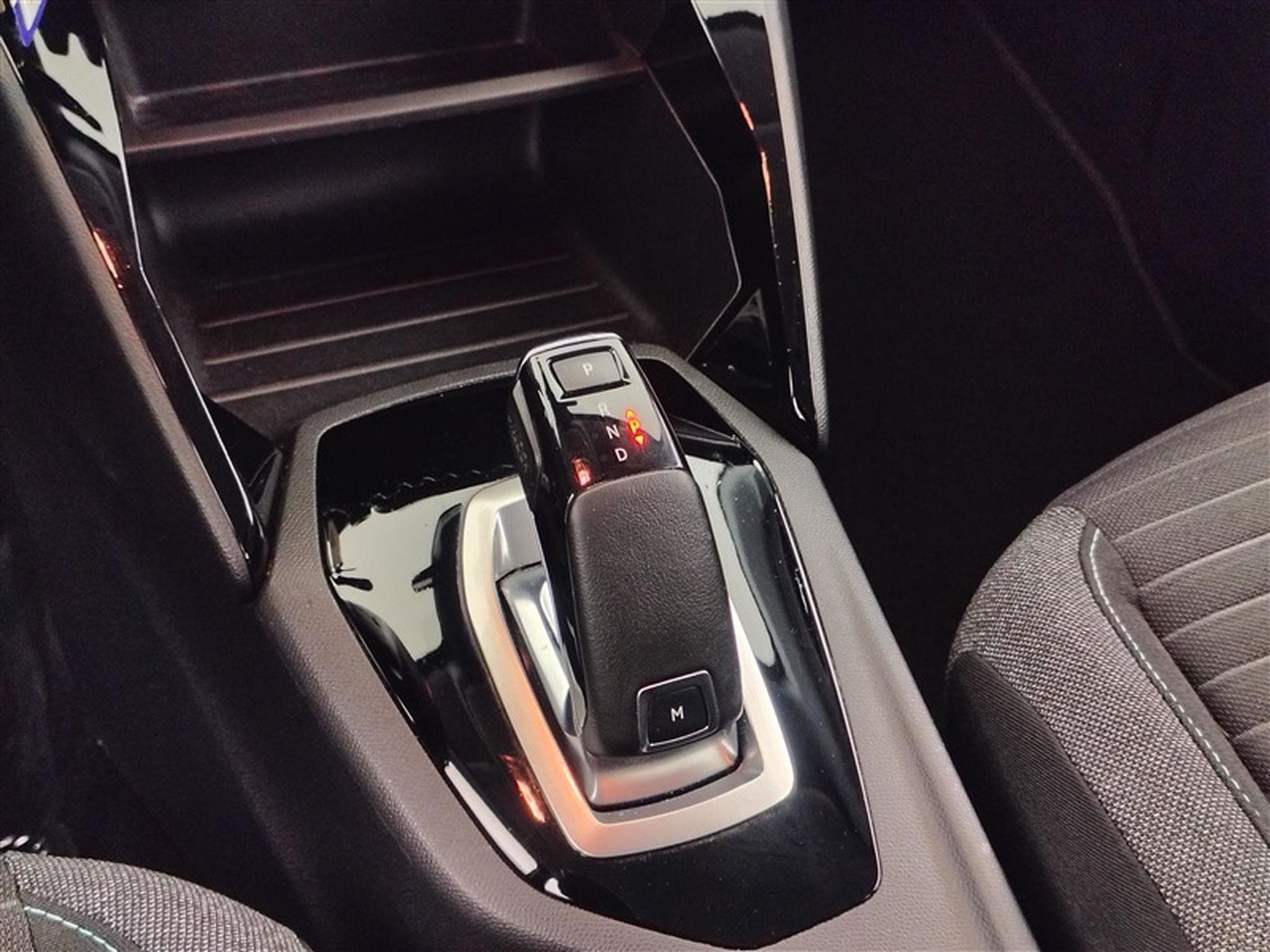 Peugeot 208 1.2i PureTech 100Cv EAT Style CARPLAY / ALU / PDC (2021) - Photo 12