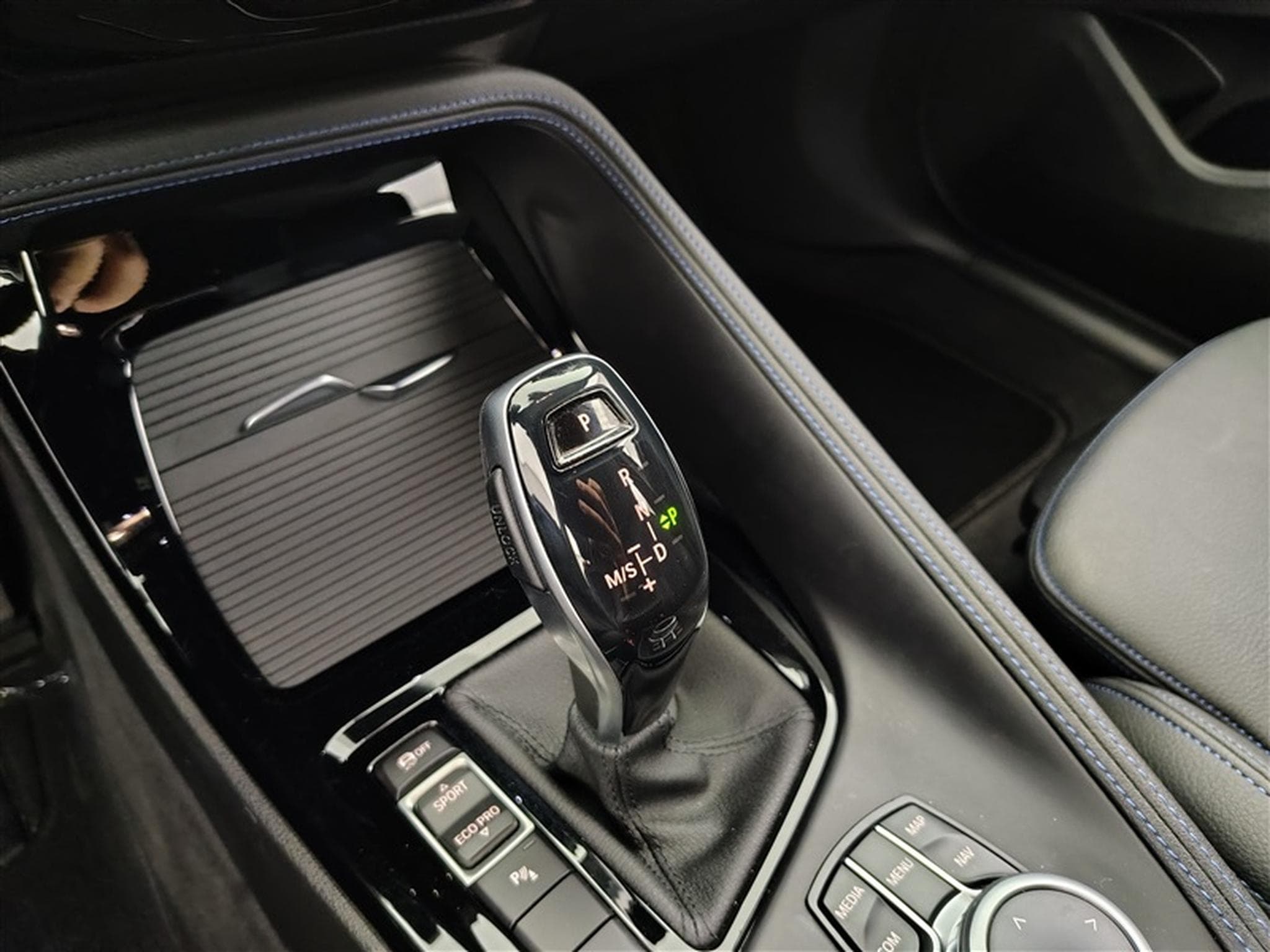 BMW X2 1.5iA sDrive18 Pack M S-CUIR / NAVI / CAMERA (2023) - Photo 12