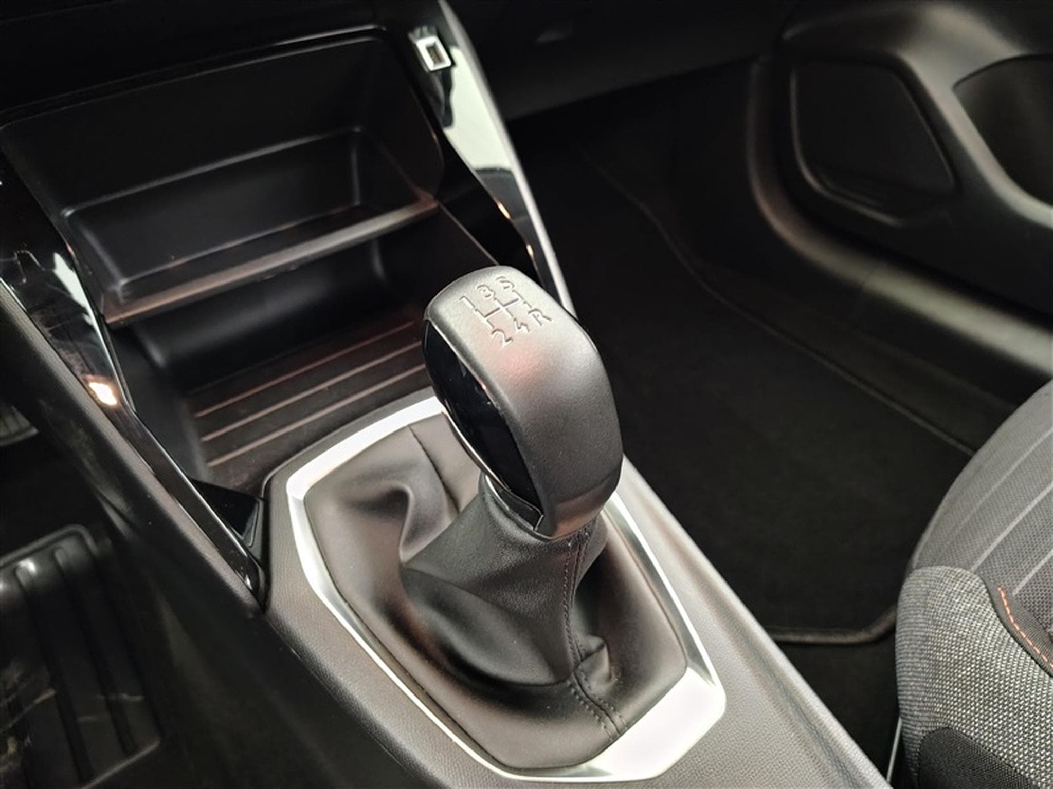 Peugeot 208 1.2i PureTech Active Pack (2023) - Photo 12
