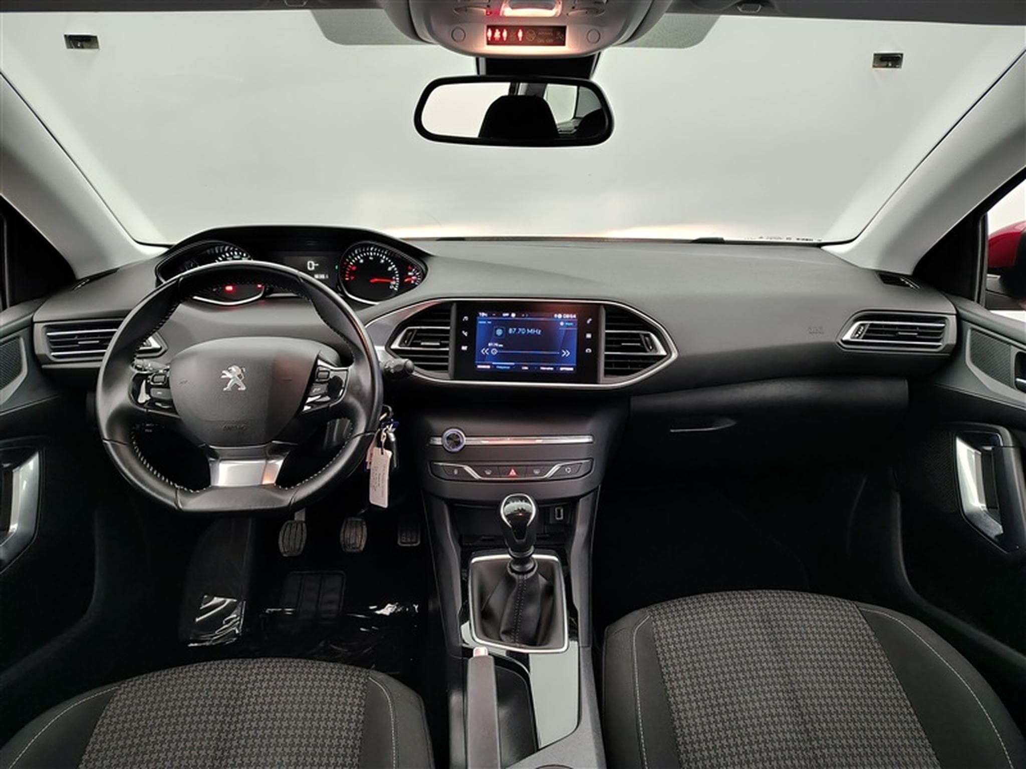 Peugeot 308 SW 1.2 PureTech Business CARPLAY / PDC (2020) - Photo 8